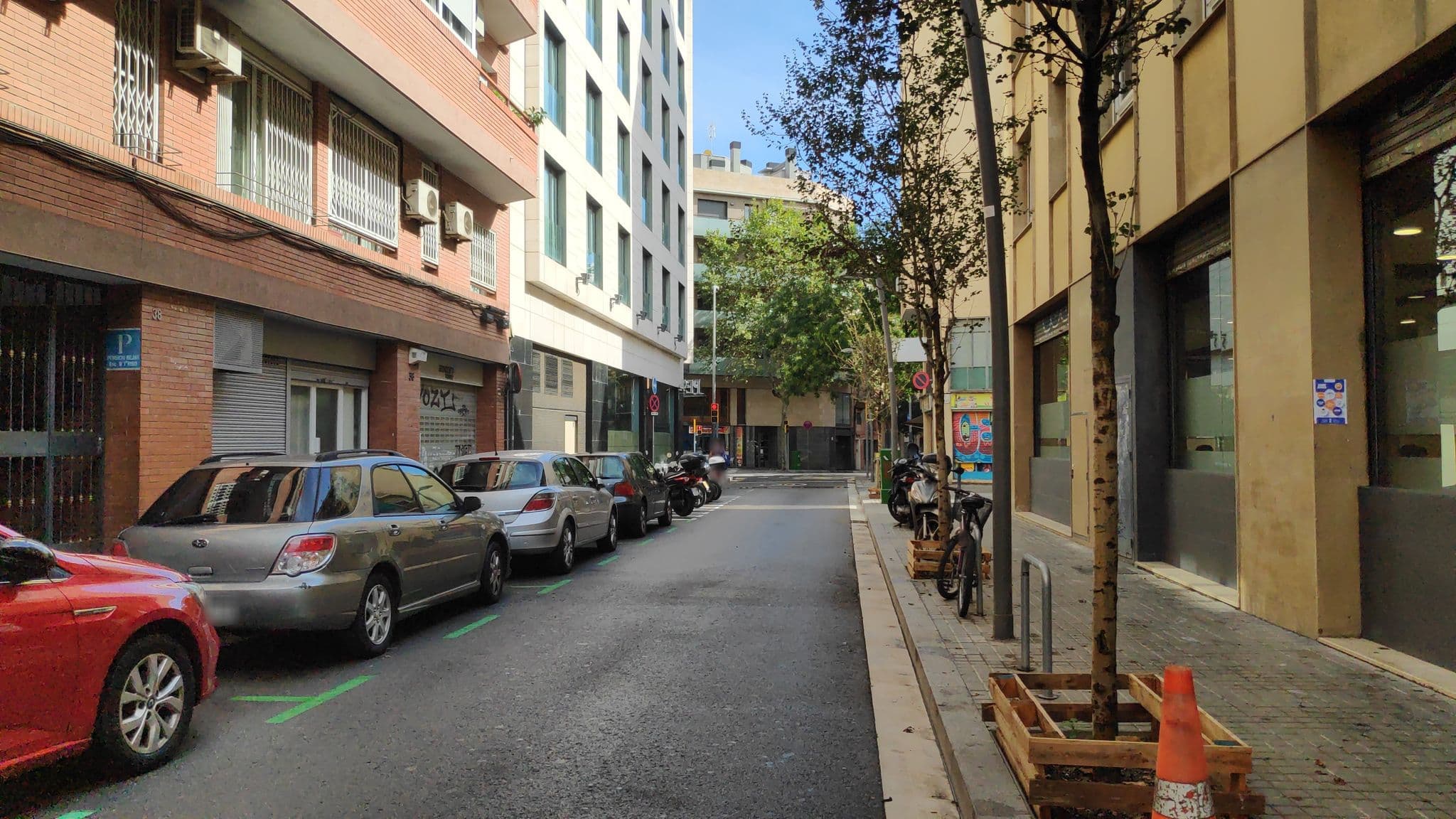 Street view near Hostal Béjar - Hostal Barcelona Centro, Hostafrancs — © albertandaluz (CC BY-SA · Mapillary)