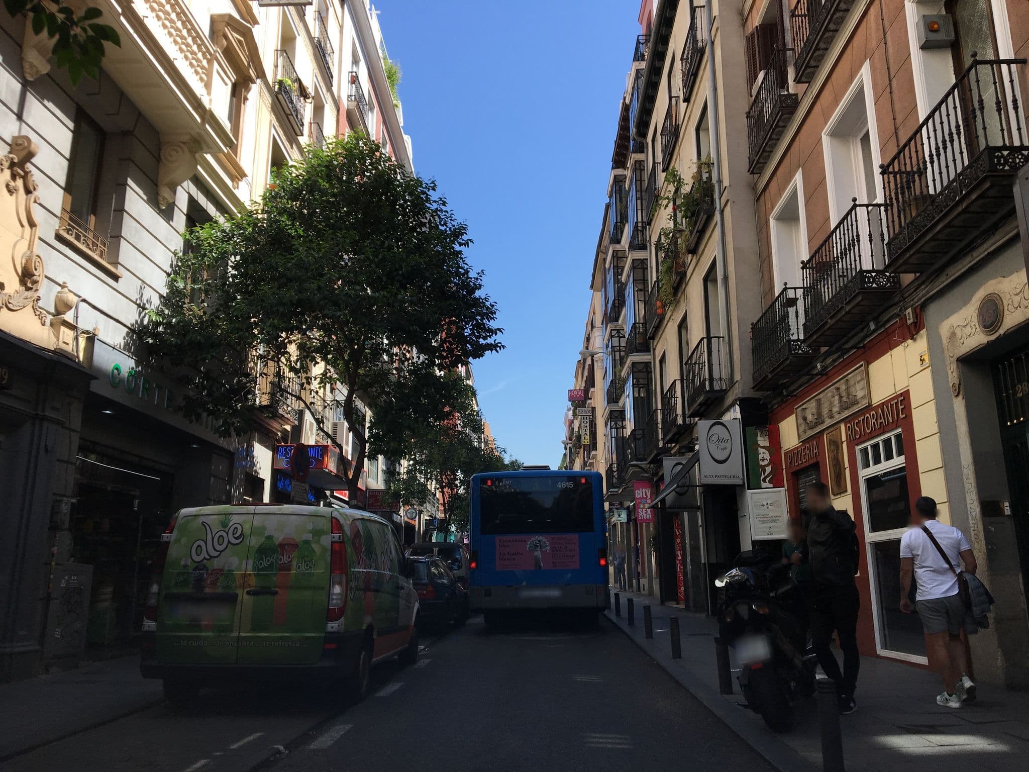 Street view near Woohoo Rooms Hortaleza, Justicia — © ccossio (CC BY-SA · Mapillary)