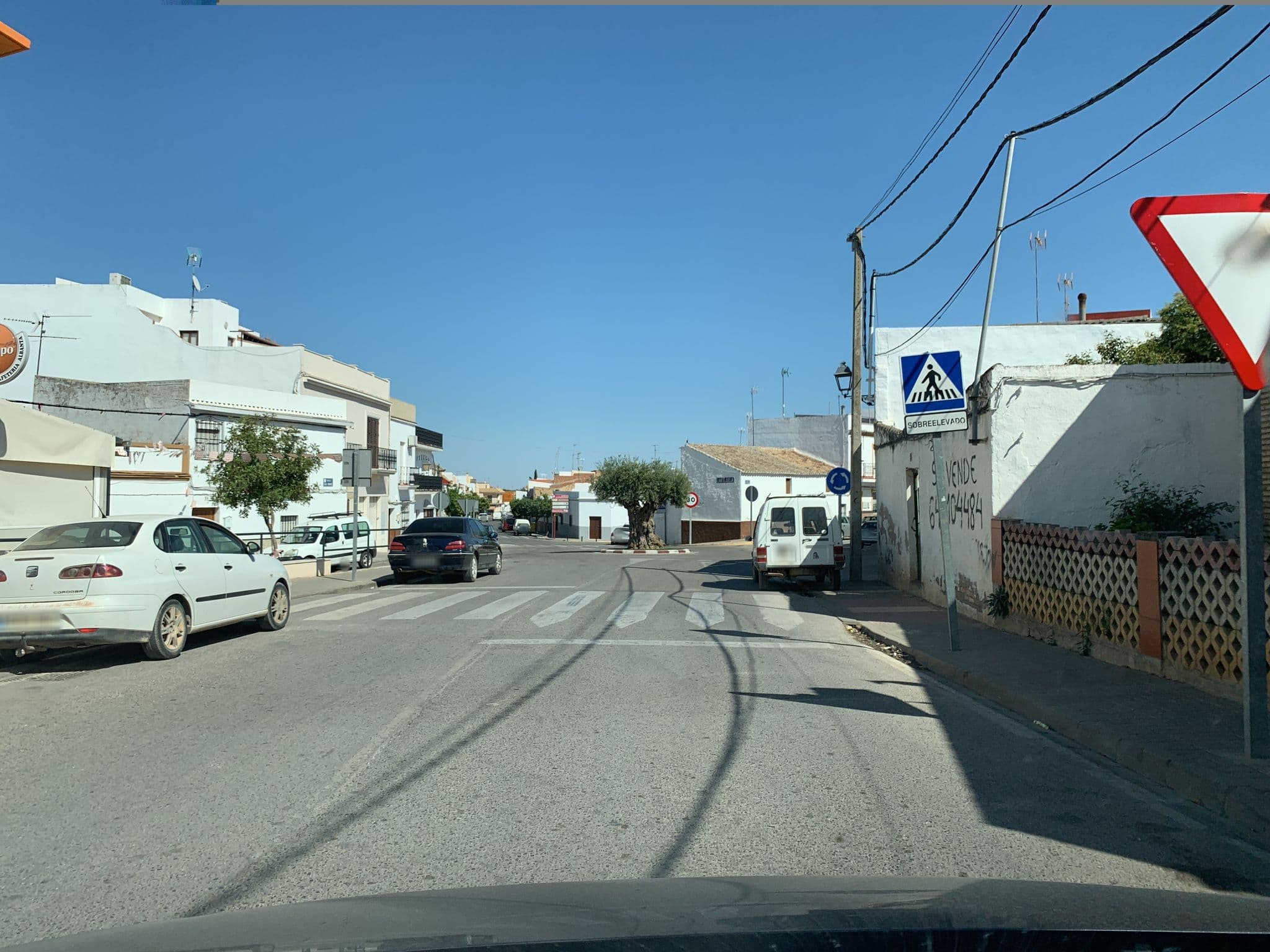 Street view near Hotel Albanta, La Lantejuela — © rainerup (CC BY-SA · Mapillary)