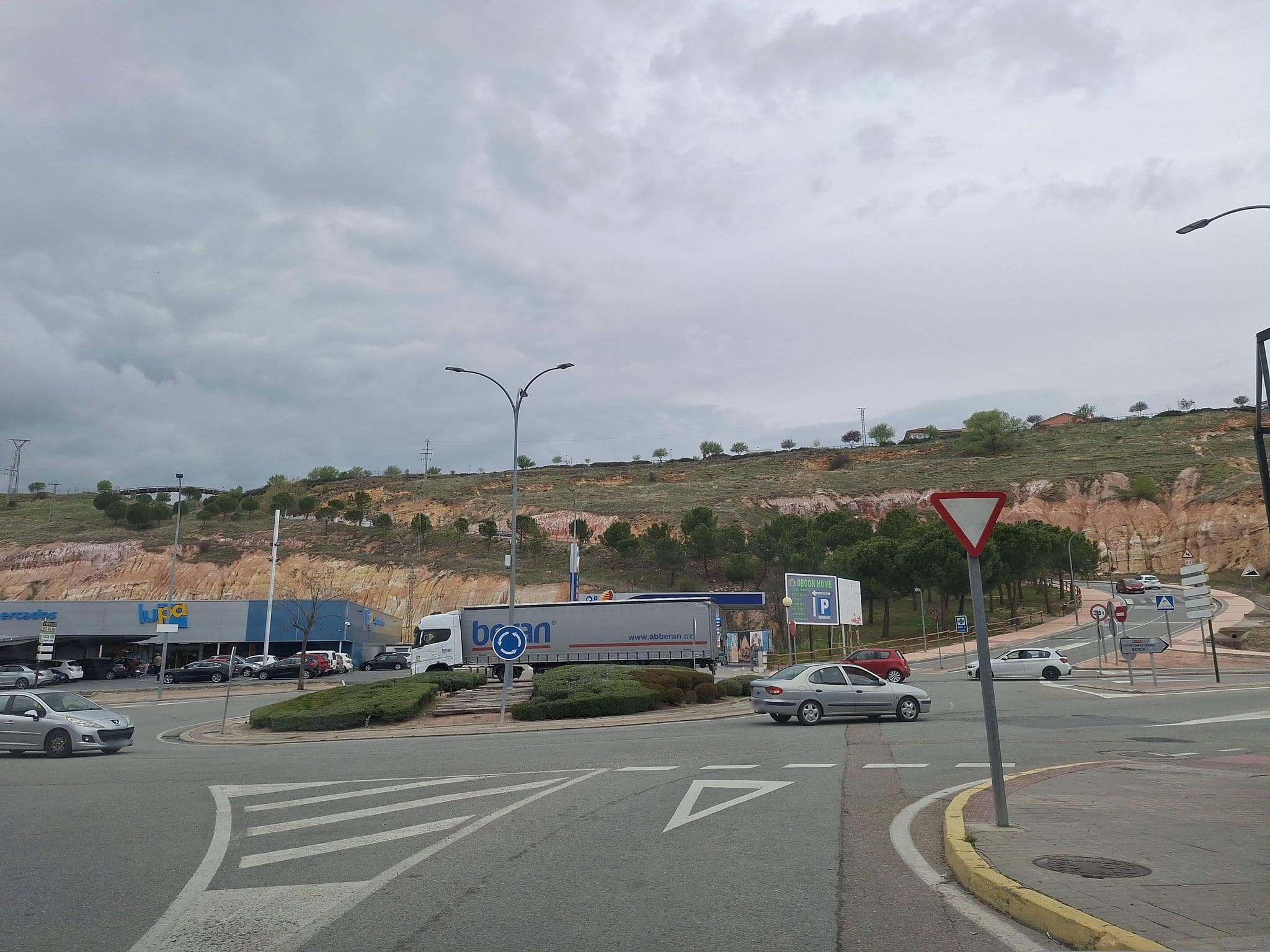 Street view near Hotel Avenida del Sotillo, La Lastrilla — © Albergarri788 (CC BY-SA · Mapillary)