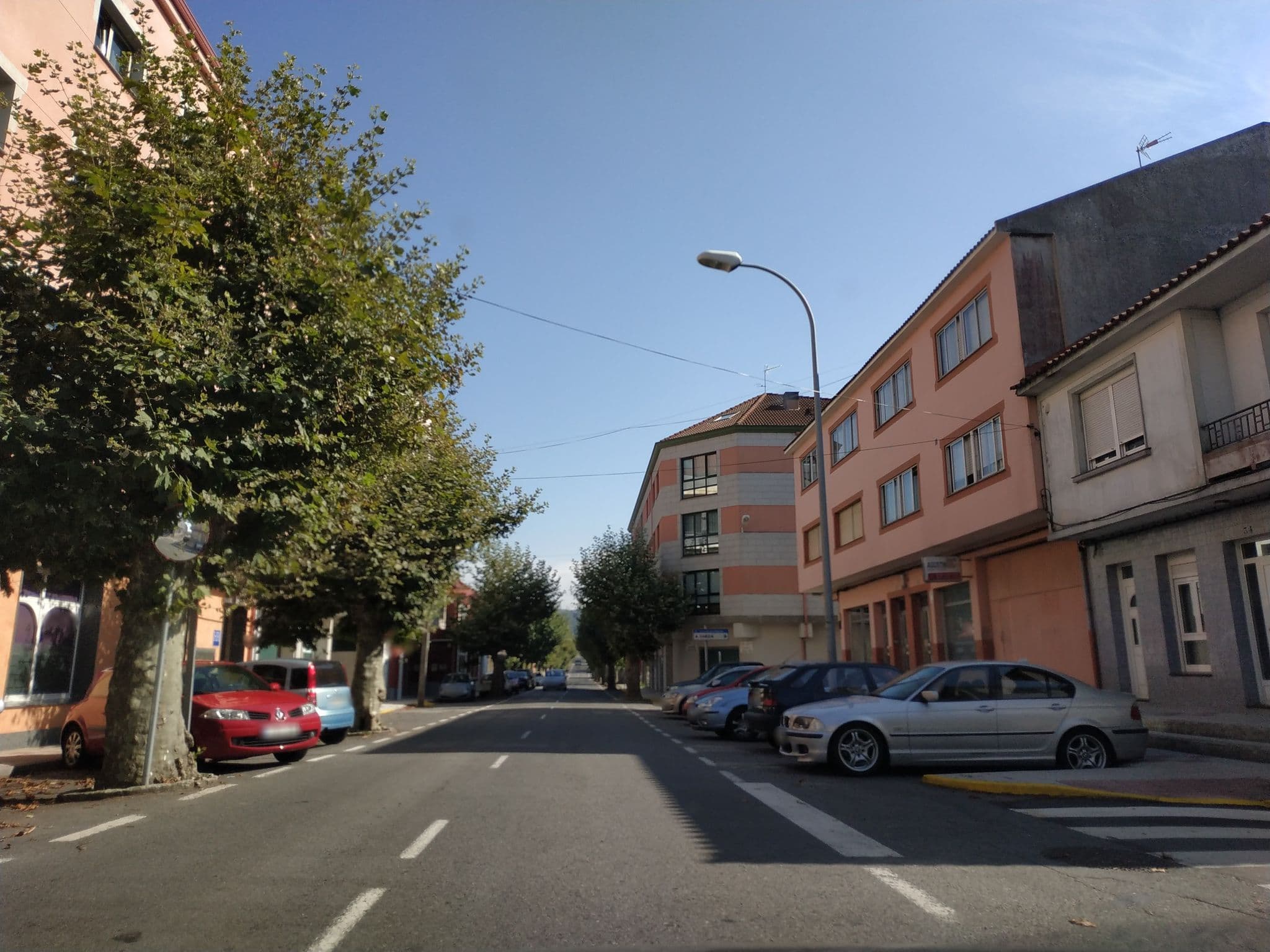 Street view near Hotel Restaurante Pizzeria ABC, Laracha — © iago (CC BY-SA · Mapillary)