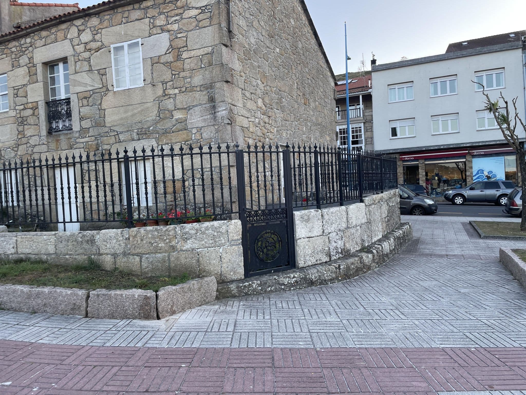 Street view near Hotel - Boutique O Náutico Laxe, Laxe — © seraq (CC BY-SA · Mapillary)