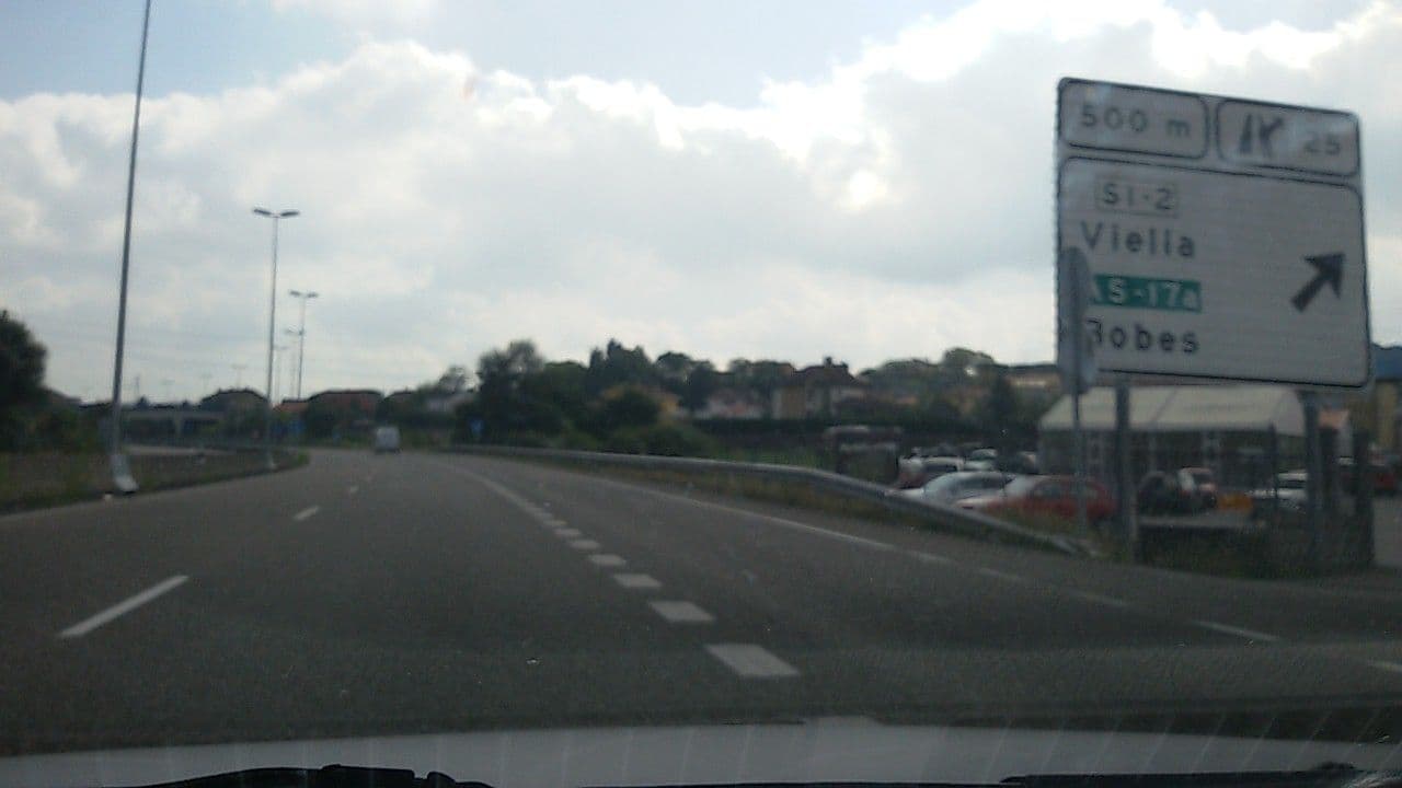 Street view near Hotel Maruja Nozana, Lugones — © edrux (CC BY-SA · Mapillary)