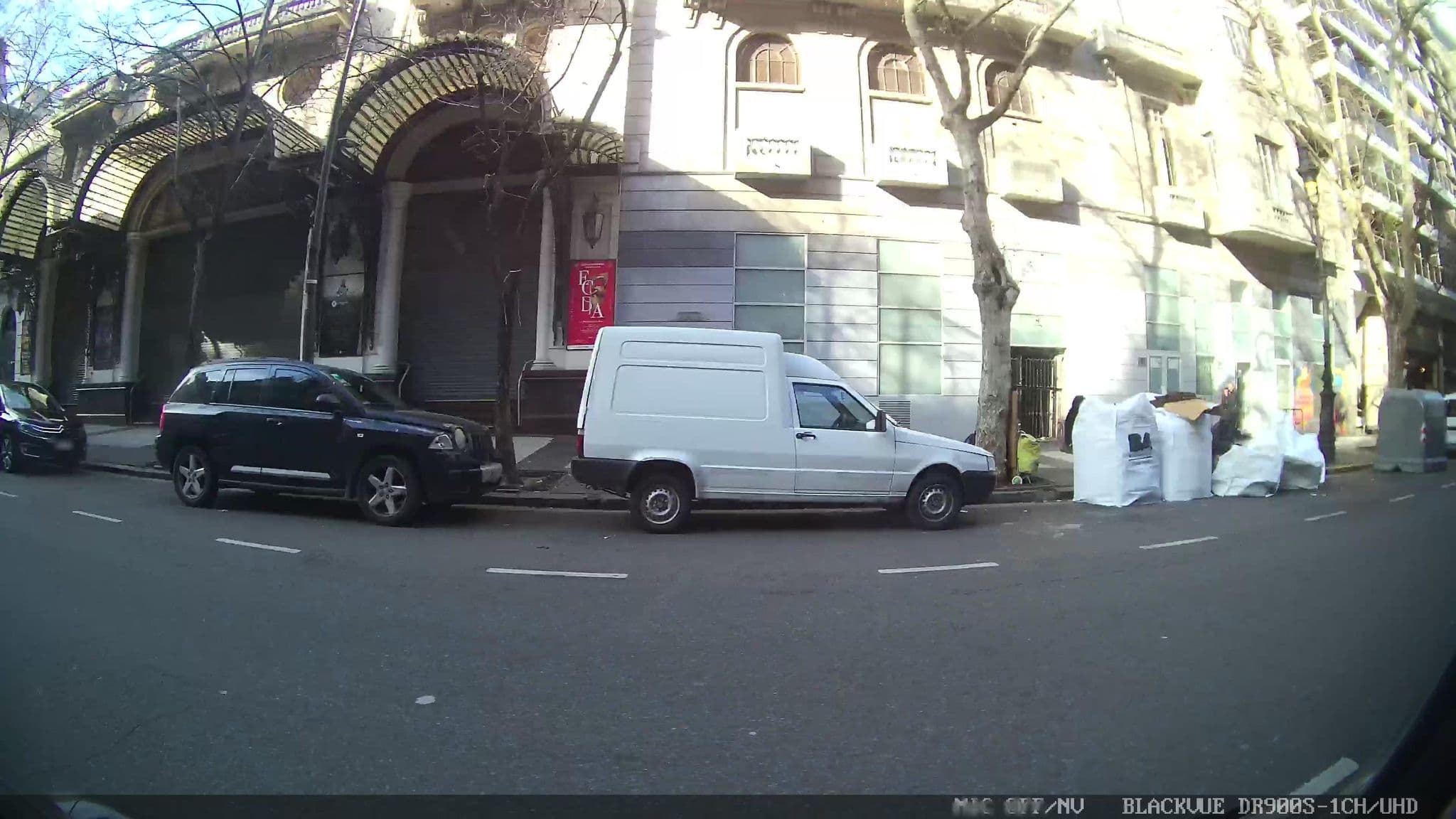 Street view near Milhouse hostel avenue, Buenos Aires — © kaart_1 (CC BY-SA · Mapillary)