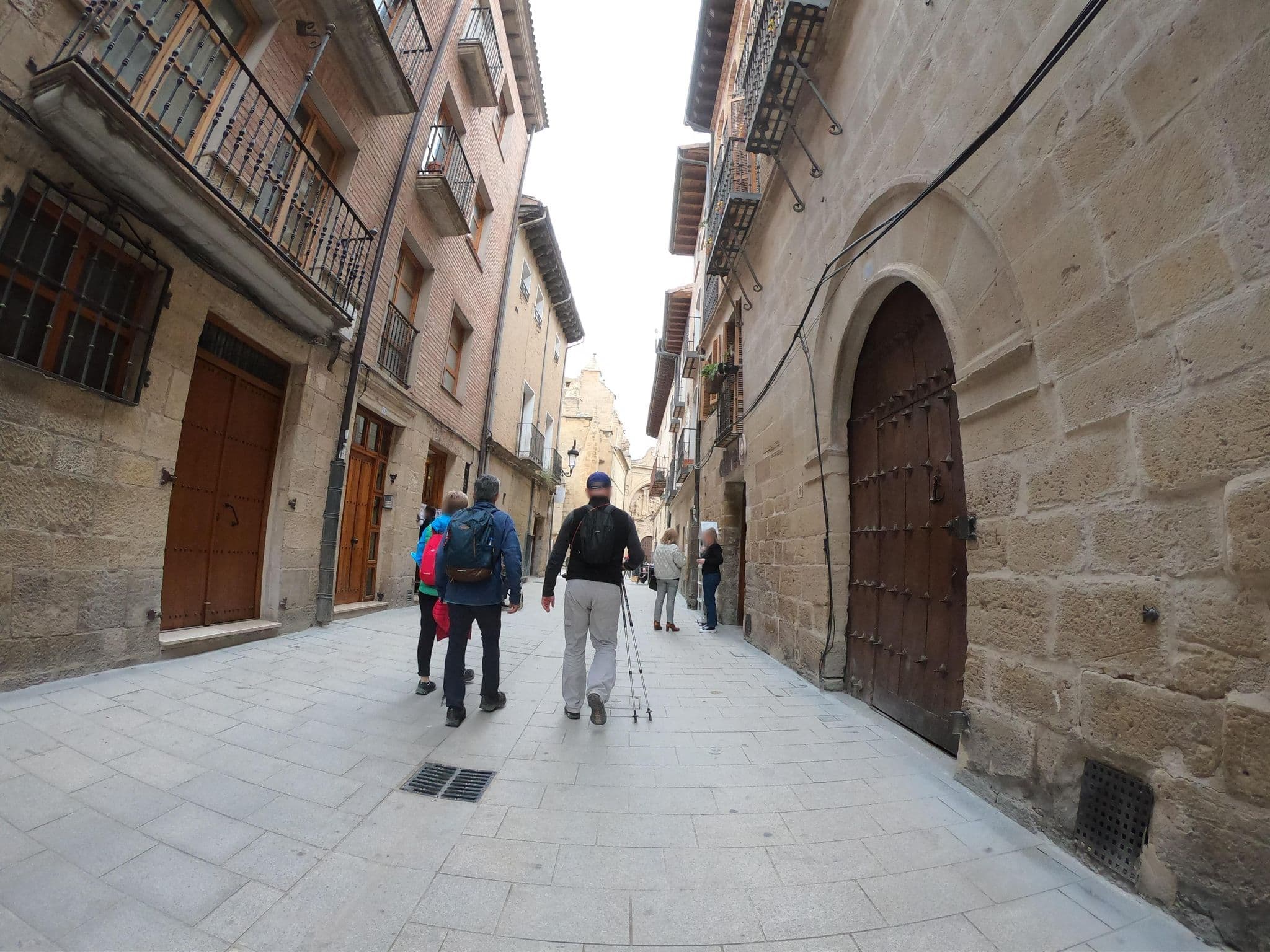 Street view near Palacio de Pujadas by Pandora Hoteles, Oion / Oyón — © rubencarbonero (CC BY-SA · Mapillary)