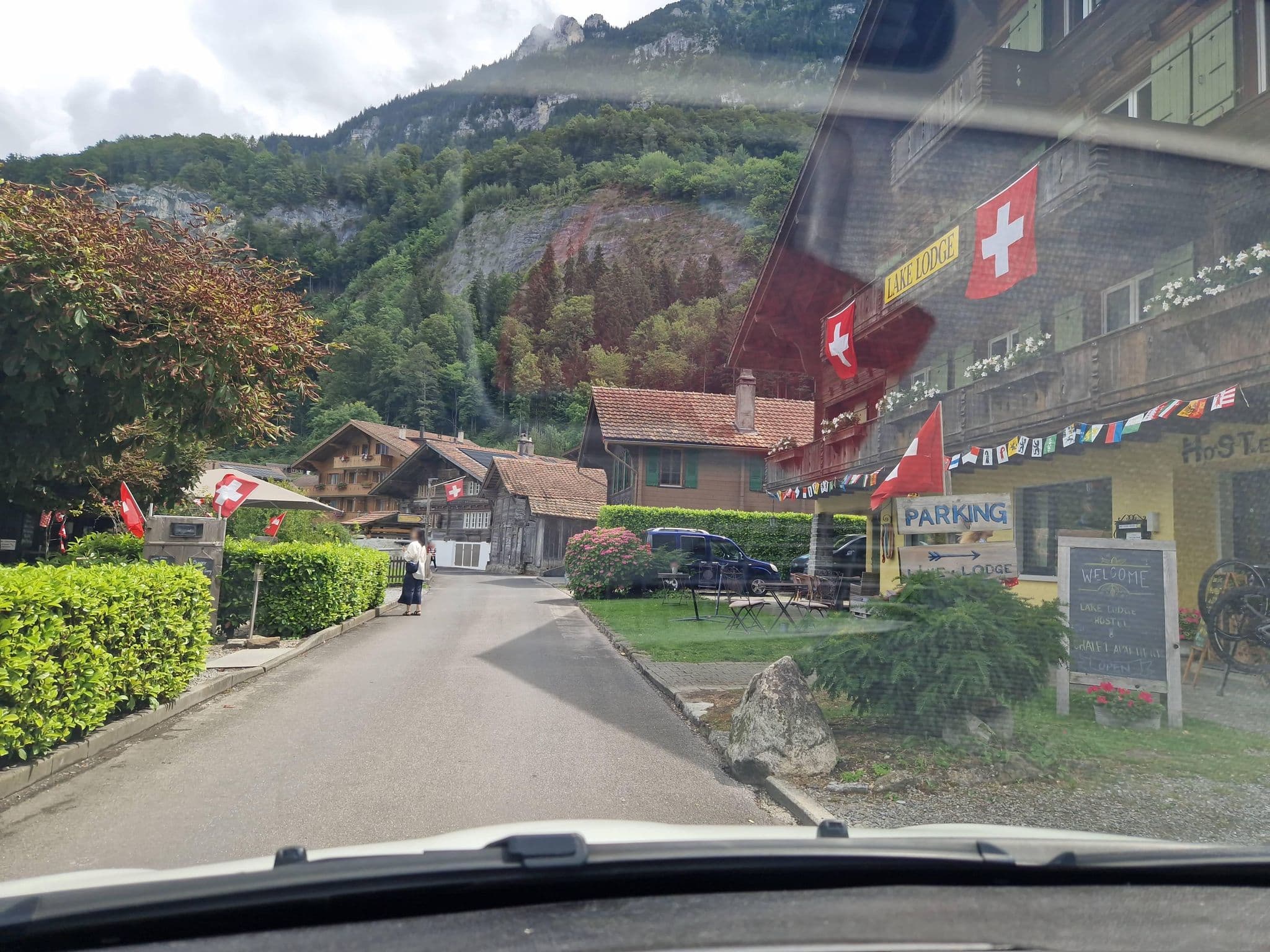 Street view near Lake Lodge, Ringgenberg — © chrisbeddow (CC BY-SA · Mapillary)