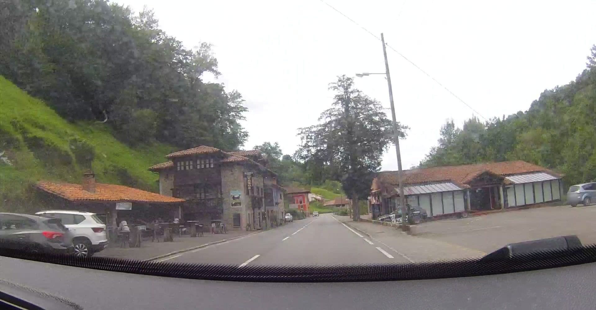Street view near Hotel Rural Los Texos, Cangas de Onís — © VincentVE (CC BY-SA · Mapillary)
