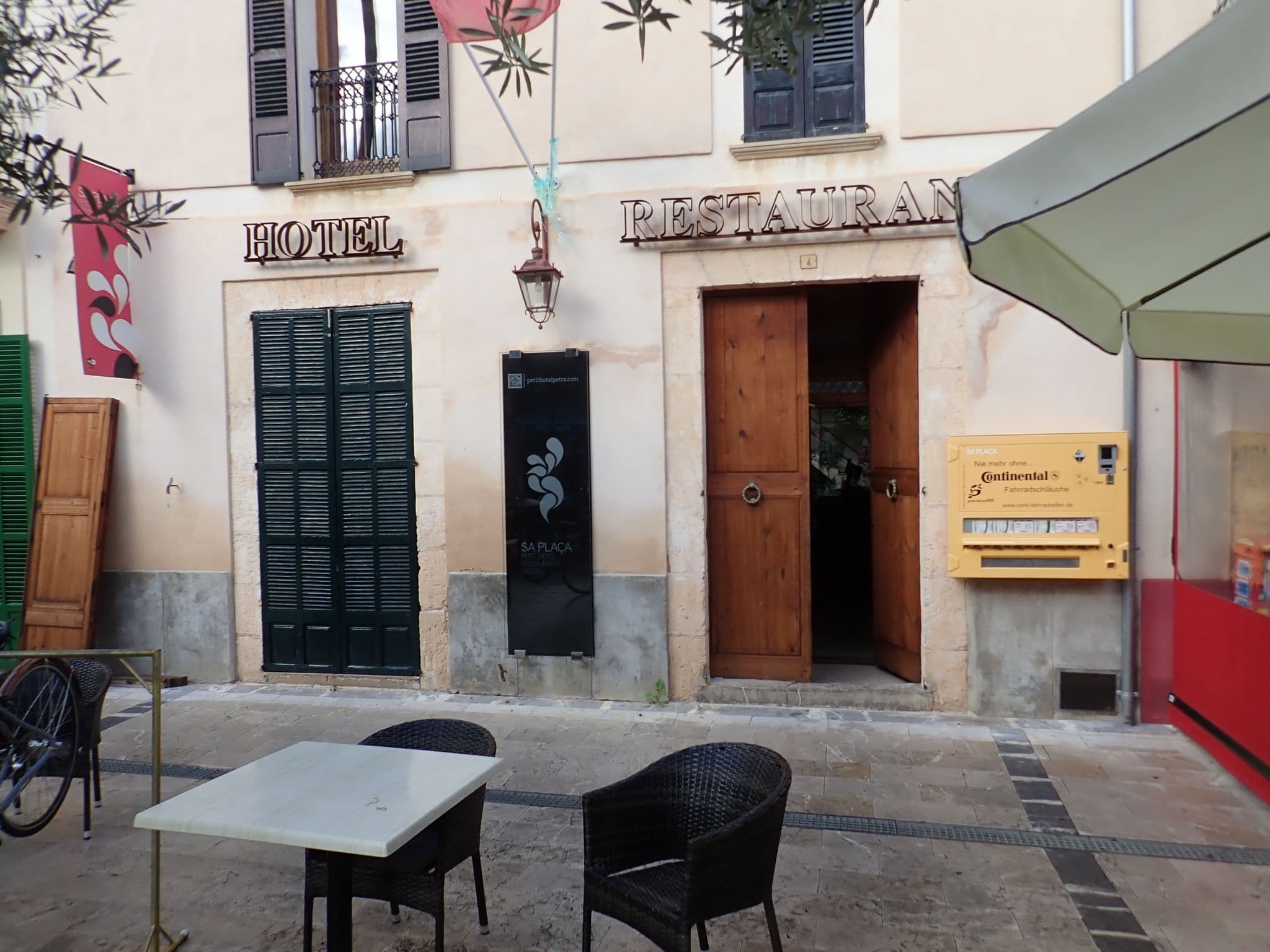 Street view near Petra Petit Hotel, Petra — © elgaard (CC BY-SA · Mapillary)