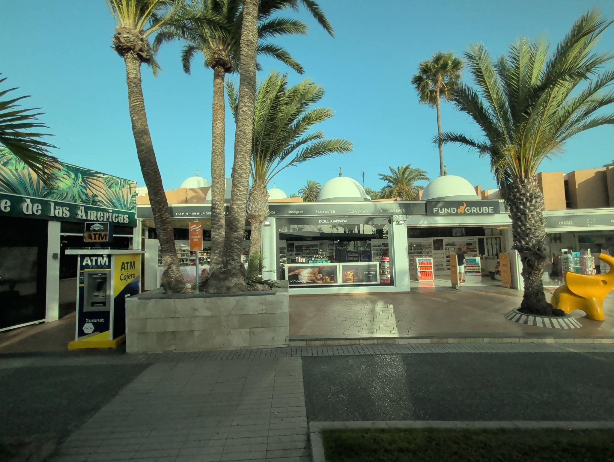 Street view near Hotel Parque De Las Américas, Playa de las Américas