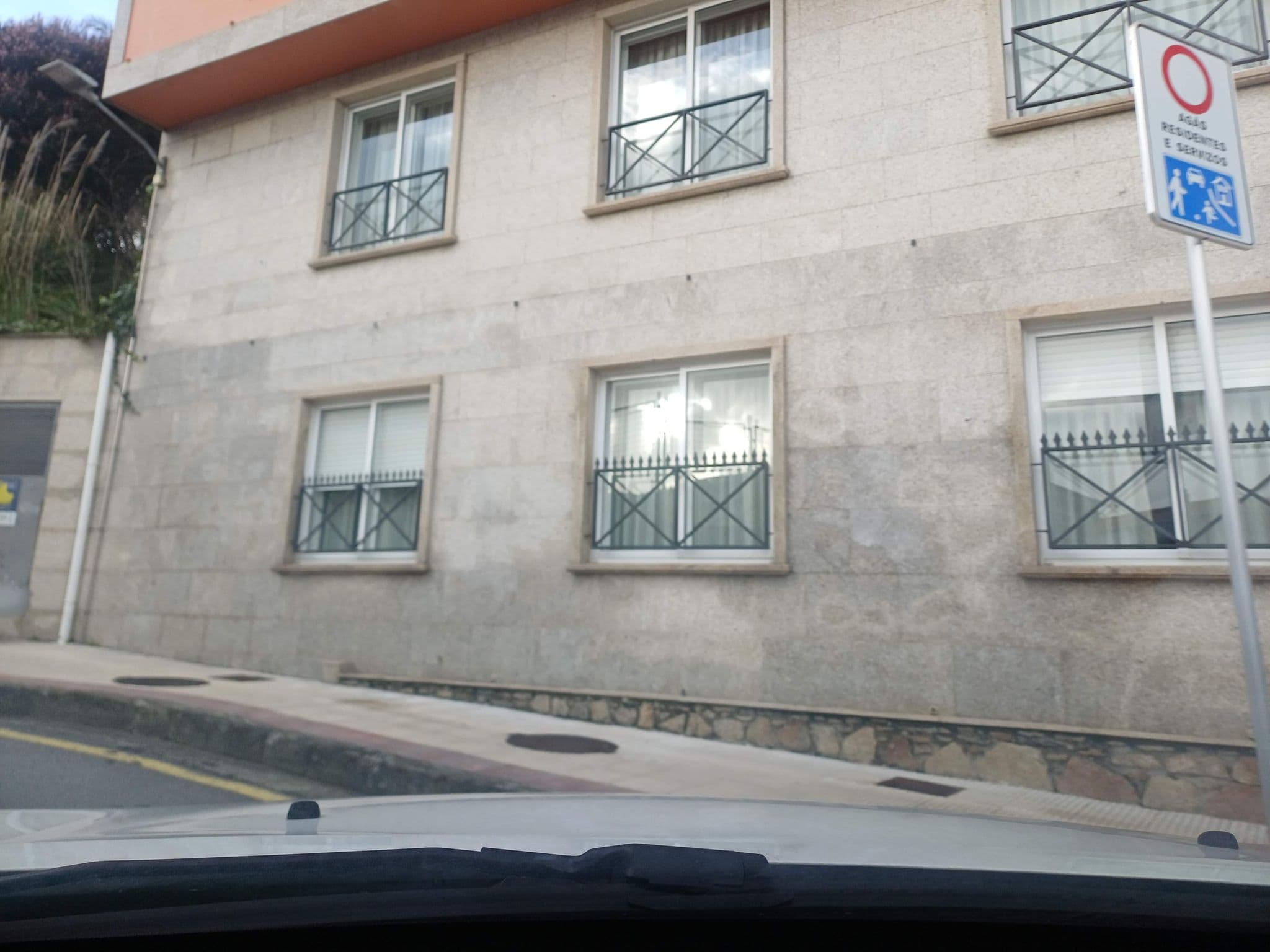 Street view near Hotel Apartamentos Dabarca, Pontevedra — © APO25 (CC BY-SA · Mapillary)