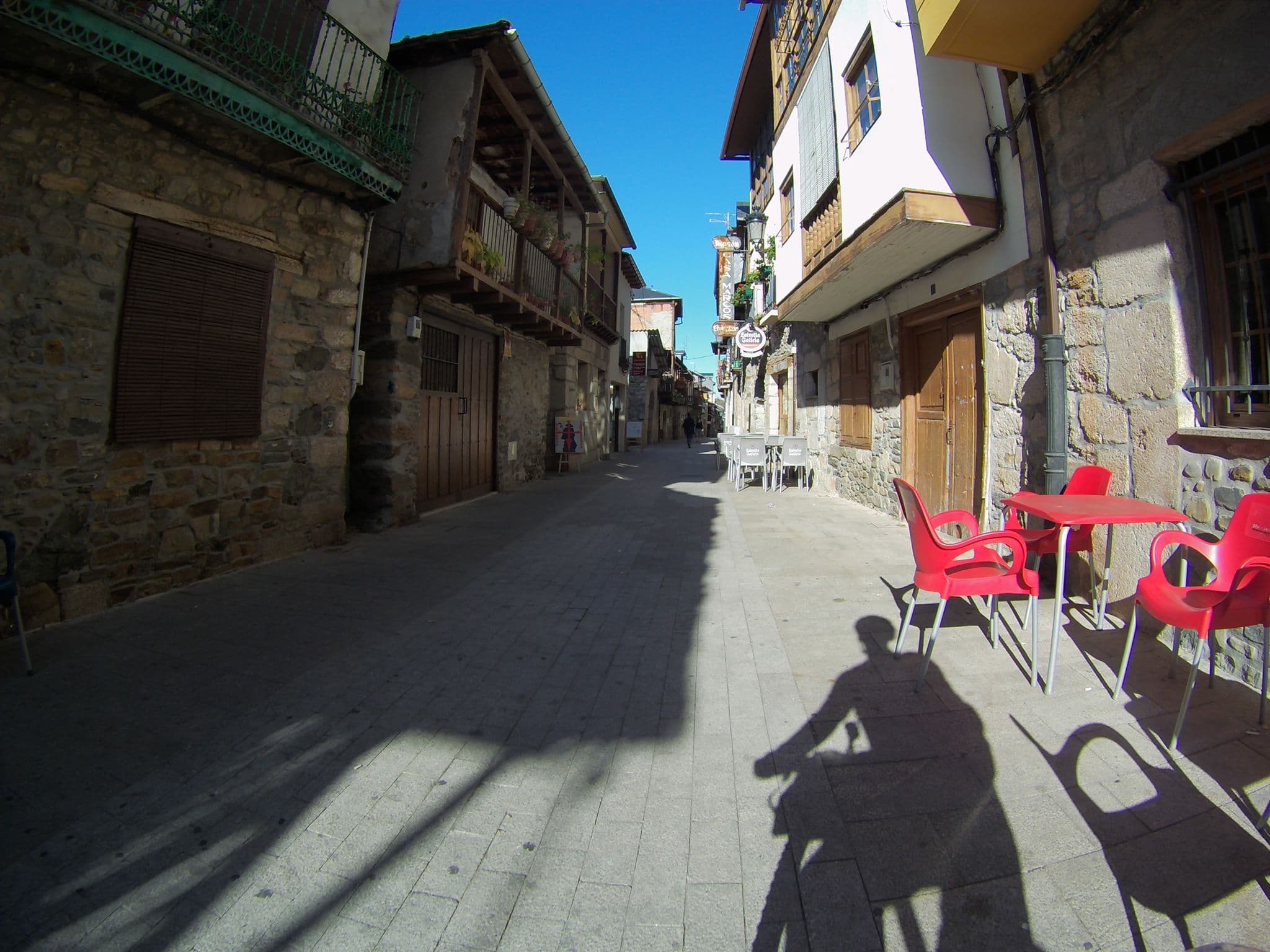 Street view near The Way Hotel Molinaseca, Castropodame — © camperxr (CC BY-SA · Mapillary)