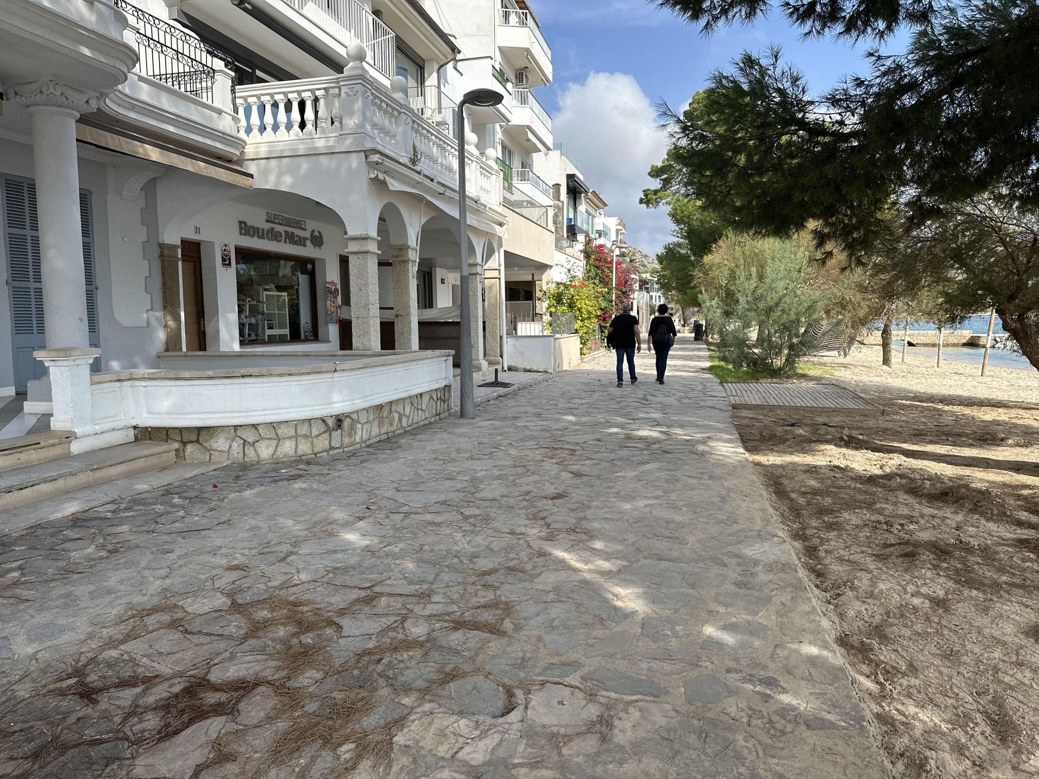 Street view near Hotel Hoposa Bahía, Port de Pollença — © asturksever (CC BY-SA · Mapillary)