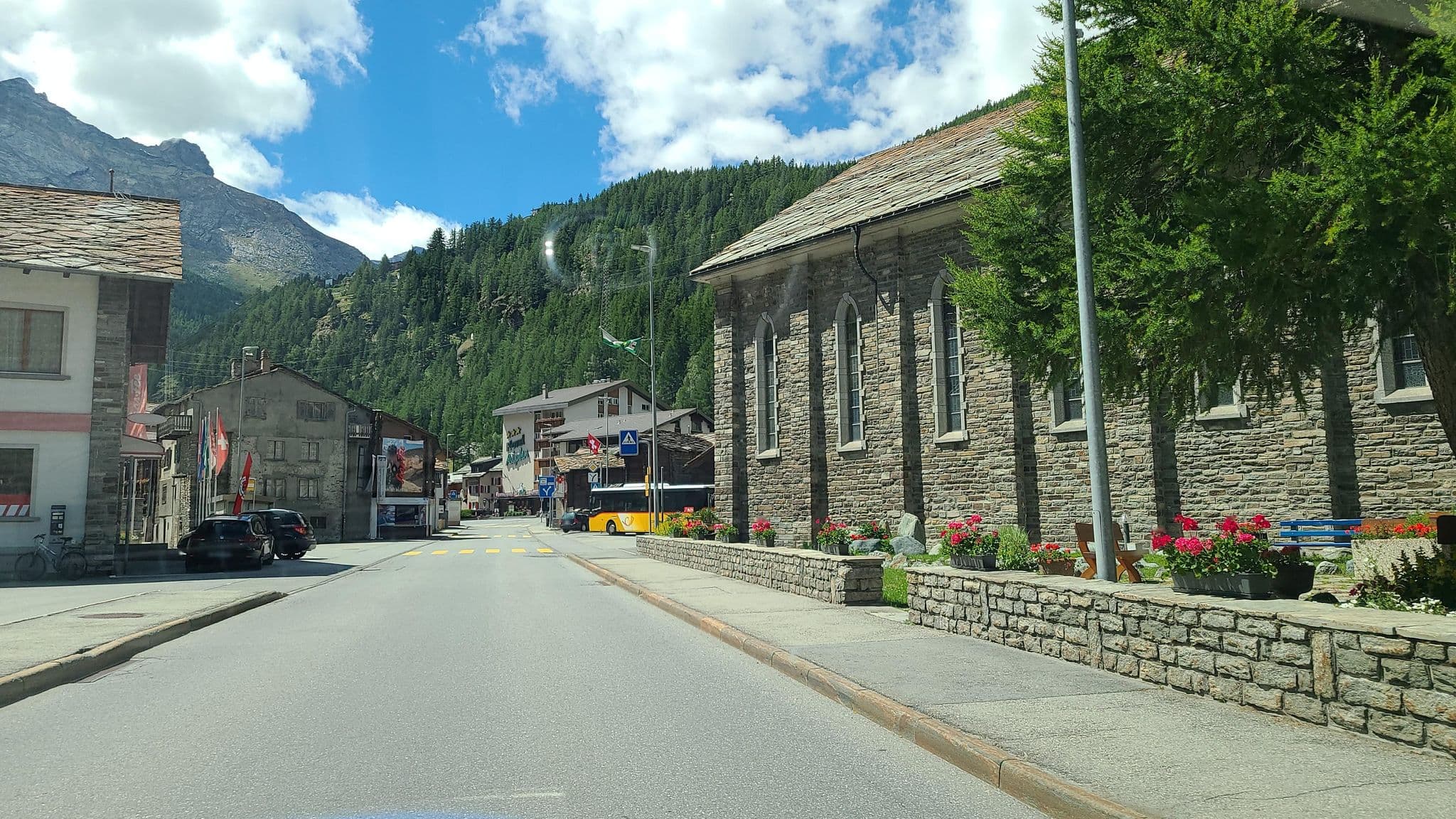 Street view near Roby, Saas-Grund — © chrisbeddow (CC BY-SA · Mapillary)
