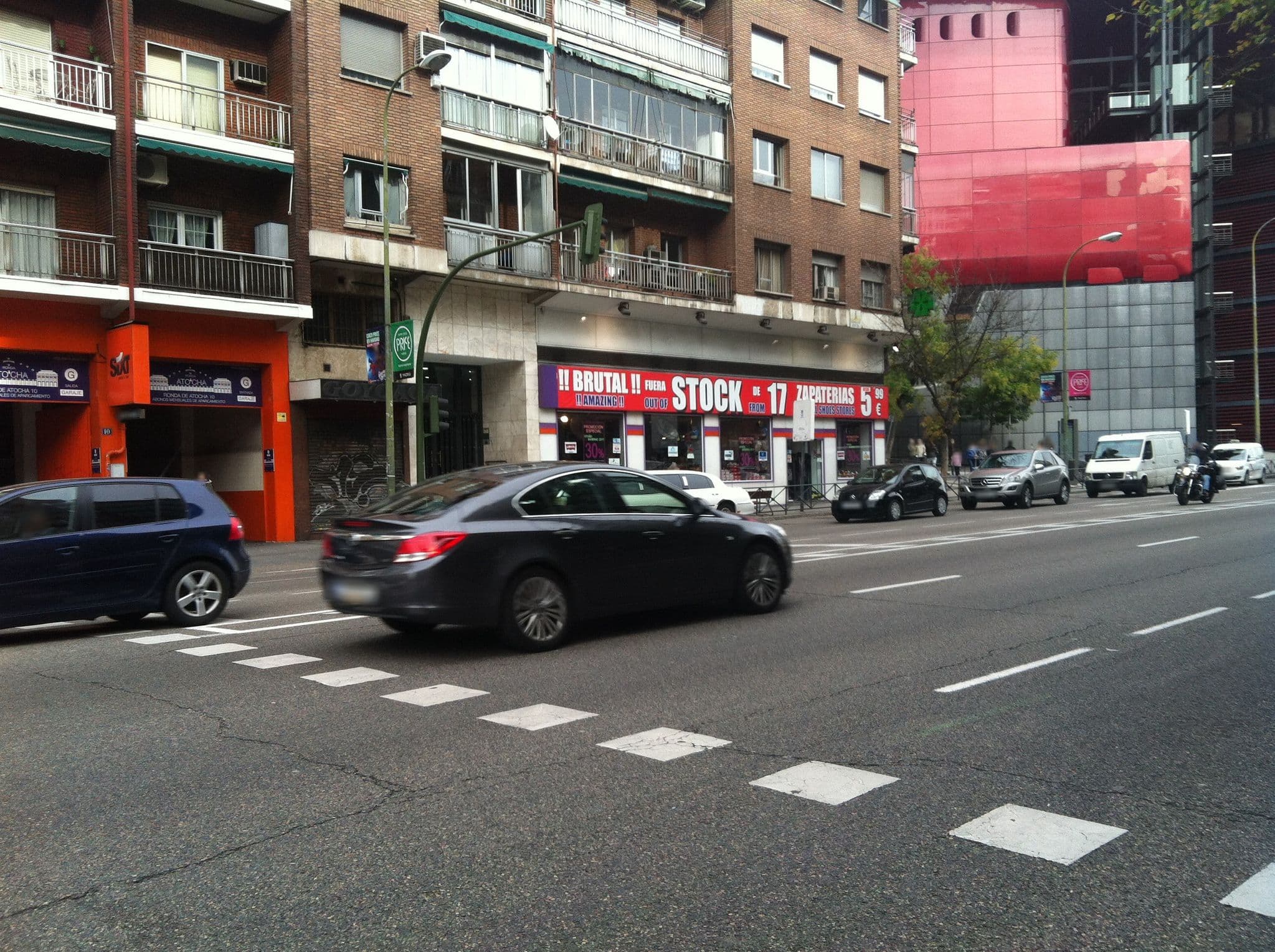 Street view near Rock Shop Madrid | Hard Rock Hotel Madrid, Palos de Moguer — © miguel_andrade (CC BY-SA · Mapillary)