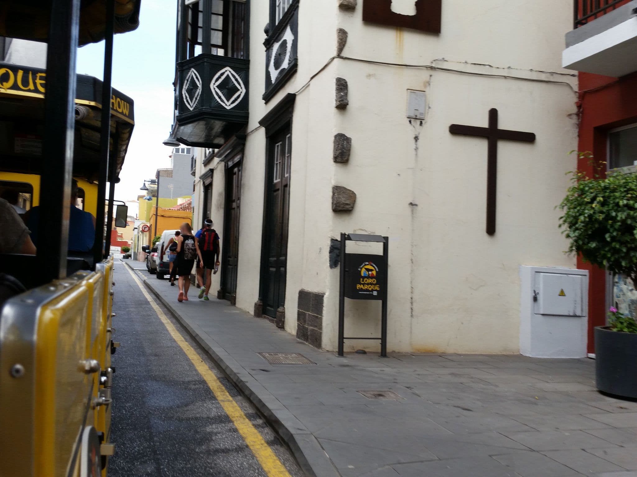 Street view near Pensión Rosa Mari, Puerto de la Cruz — © joachim_mueller (CC BY-SA · Mapillary)
