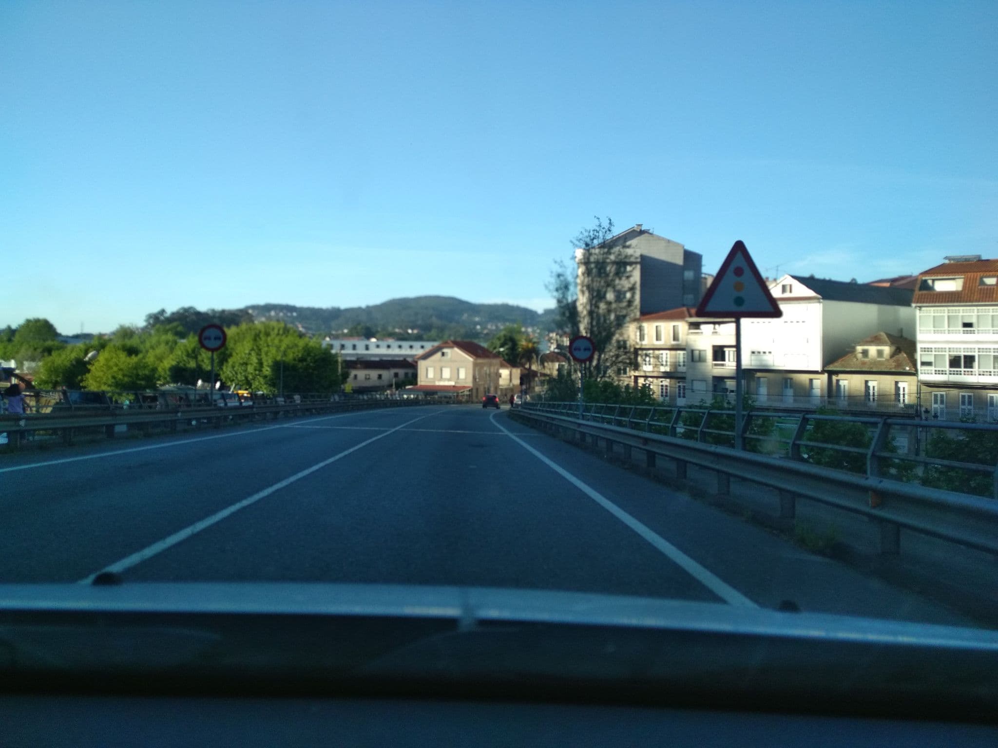 Street view near A Marisma Hostal, Redondela — © cafeconleche (CC BY-SA · Mapillary)