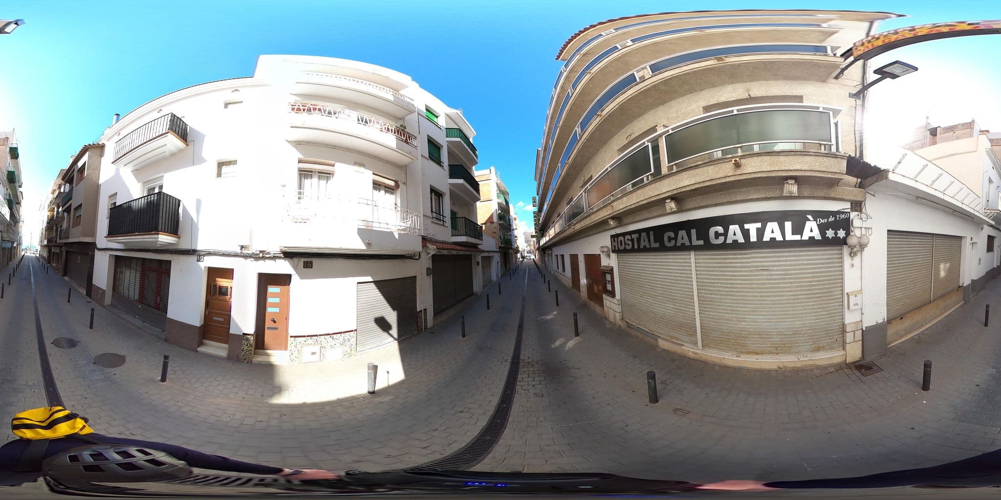 Street view near Cal Català, Roses — © geovelo (CC BY-SA · Mapillary)