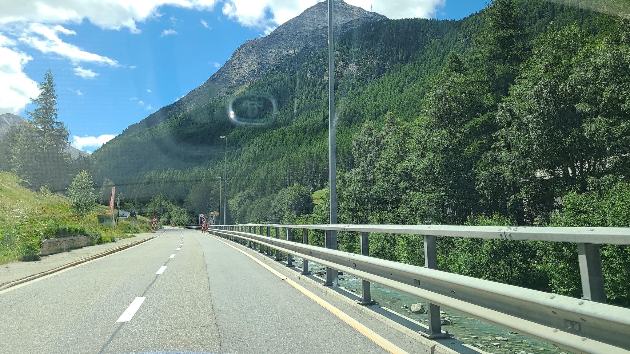 Street view near Pension Schönblick, Saas-Fee — © chrisbeddow (CC BY-SA · Mapillary)
