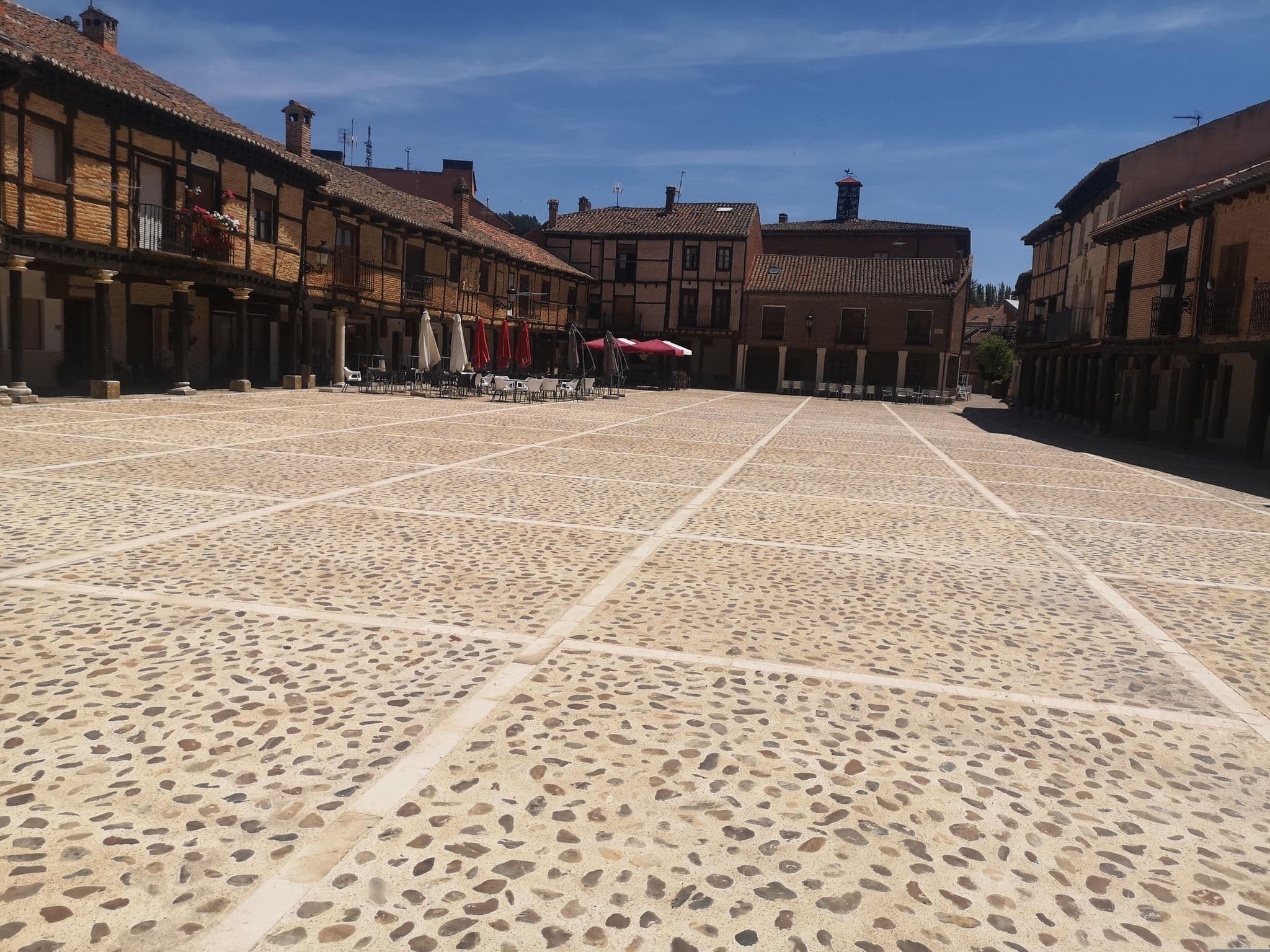Street view near Casa Rural Plaza Vieja, Saldaña — © namitch (CC BY-SA · Mapillary)