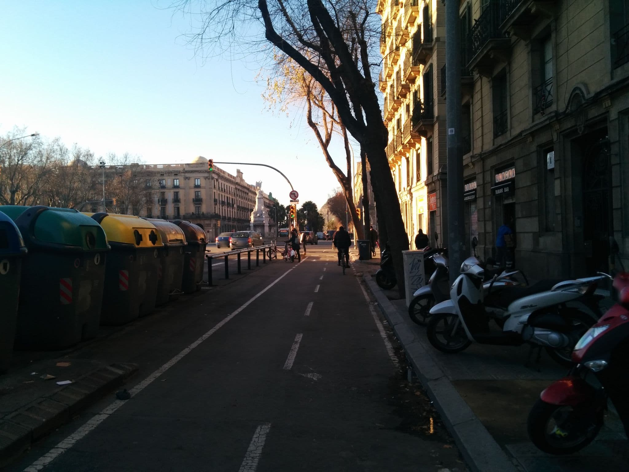 Street view near Hostal Hera, Sant Pere, Santa Caterina i La Ribera — © paulinus (CC BY-SA · Mapillary)