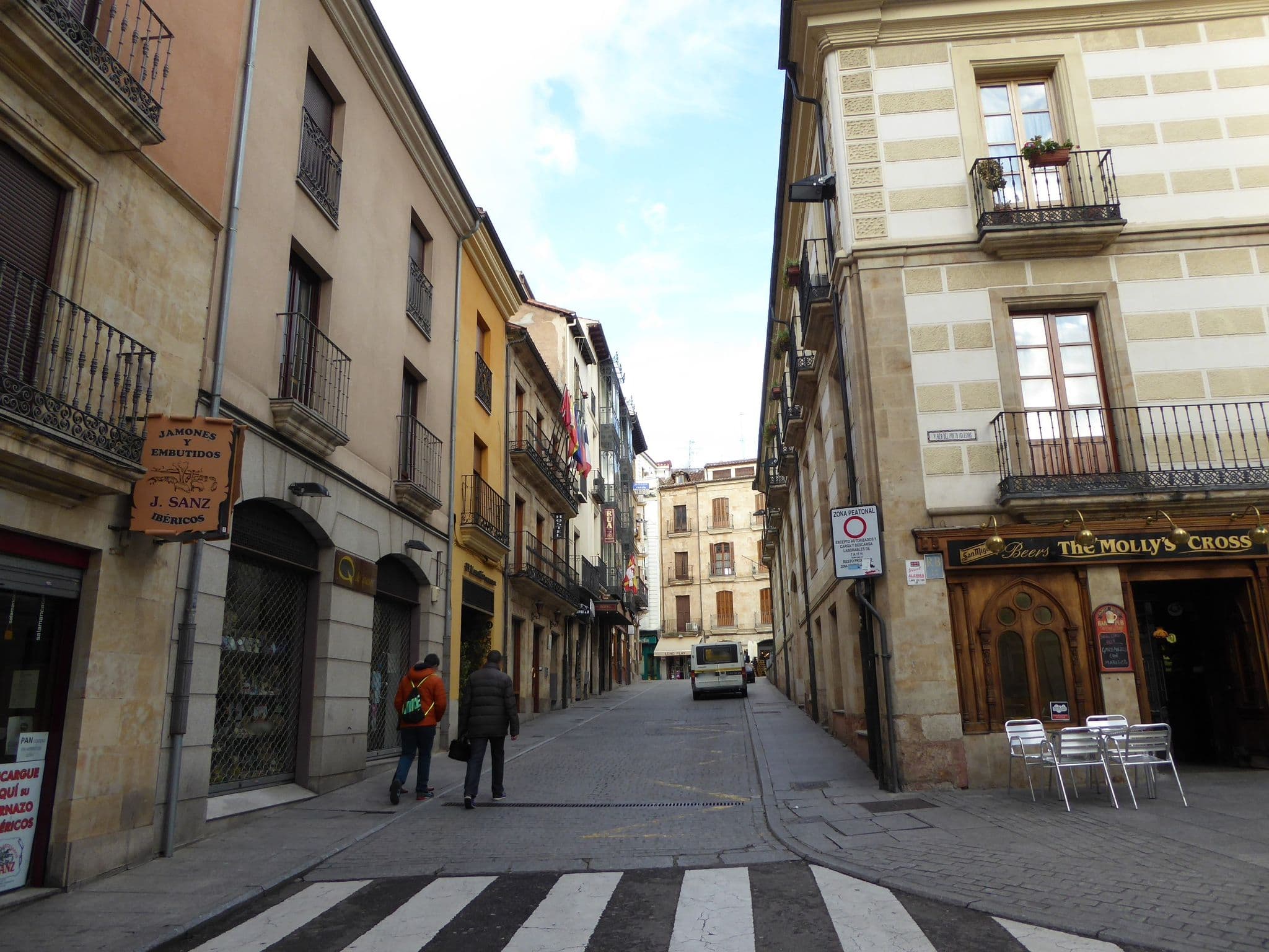 Street view near Revolutum Hostel Salamanca, Santa Marta de Tormes — © civitas (CC BY-SA · Mapillary)