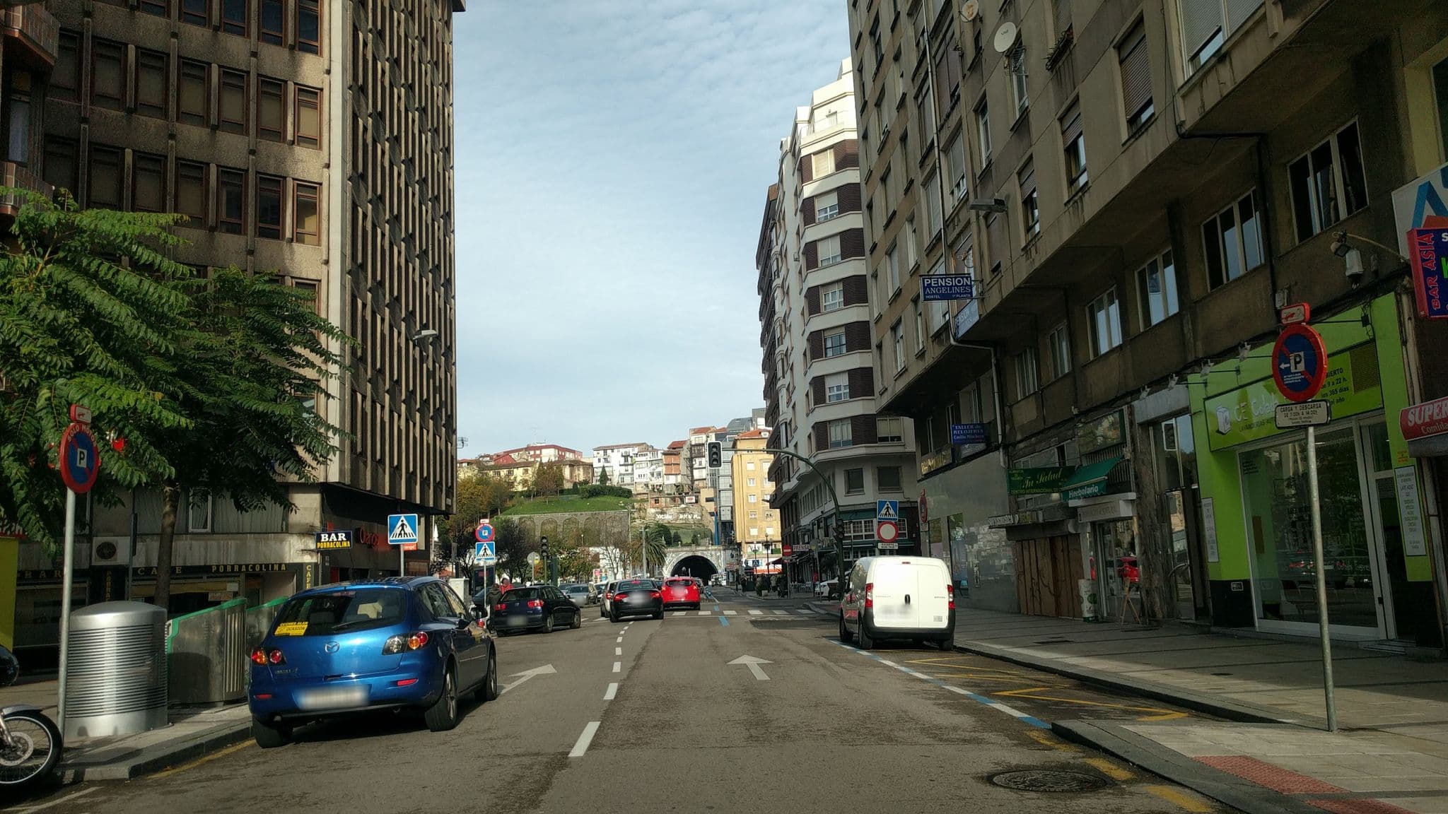Street view near Pensión Angelines, SNEUU Hostel - Hostal en Santander, Santander — © egofer (CC BY-SA · Mapillary)