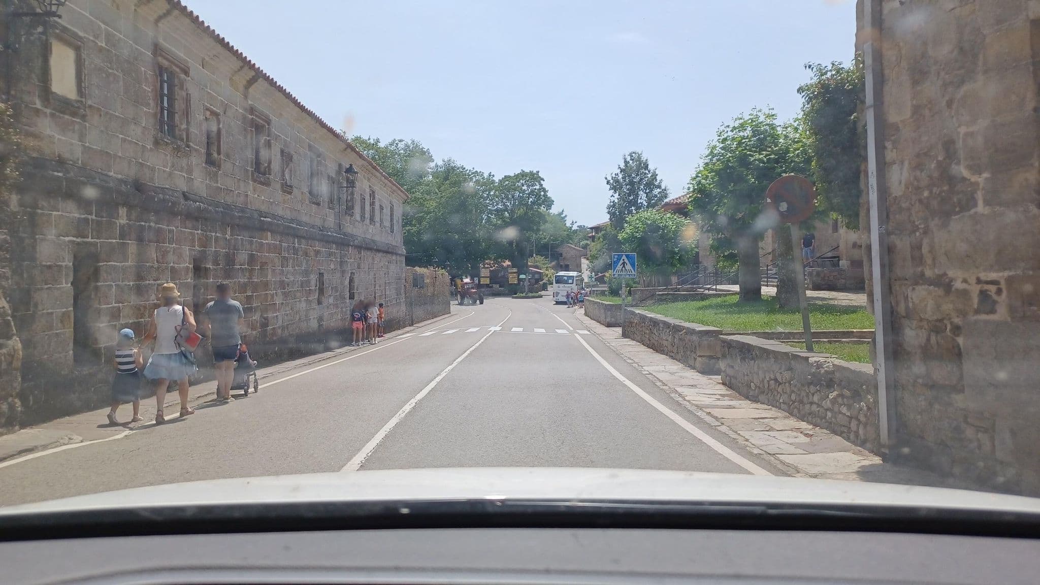 Street view near Hotel Santillana, Santillana — © normanm (CC BY-SA · Mapillary)