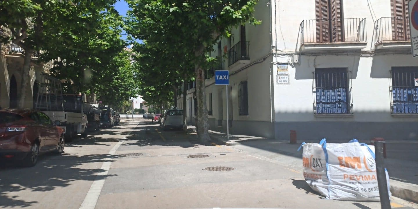 Street view near Grup Matas Arnalot, Sitges — © yopaseopor (CC BY-SA · Mapillary)