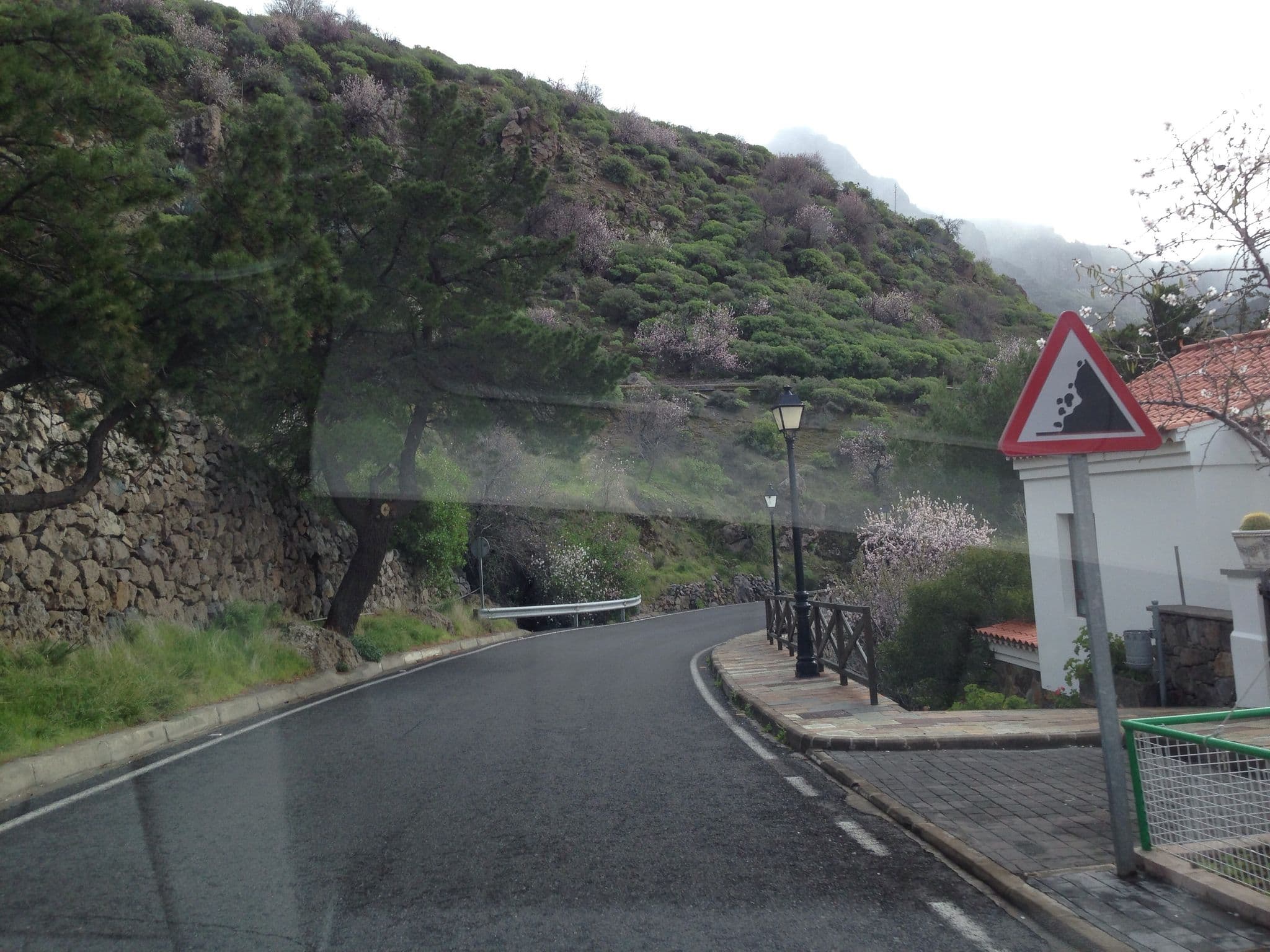Street view near Apartamentos el Motor Tejeda, Tejeda — © zors1843 (CC BY-SA · Mapillary)