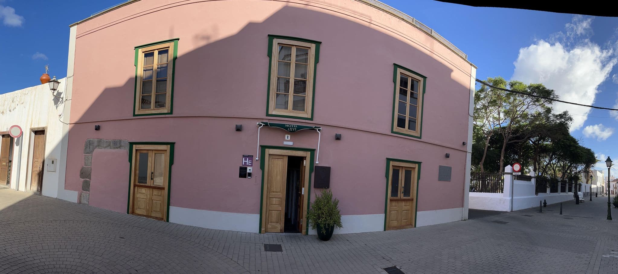 Street view near Hotel s.XVI, Telde — © simontingle1 (CC BY-SA · Mapillary)
