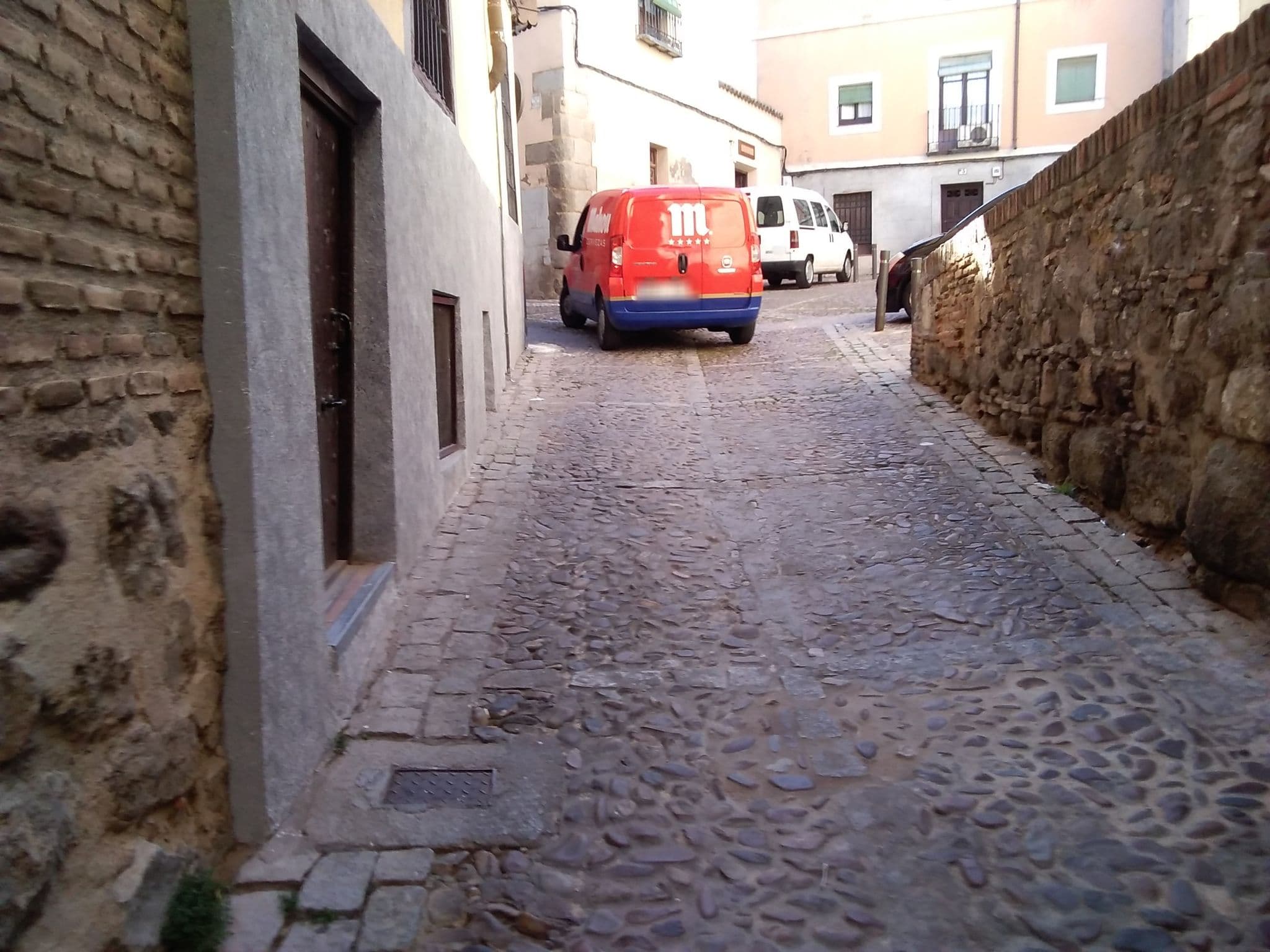 Street view near Medina Mudéjar baños Árabes, Toledo — © diegoab (CC BY-SA · Mapillary)
