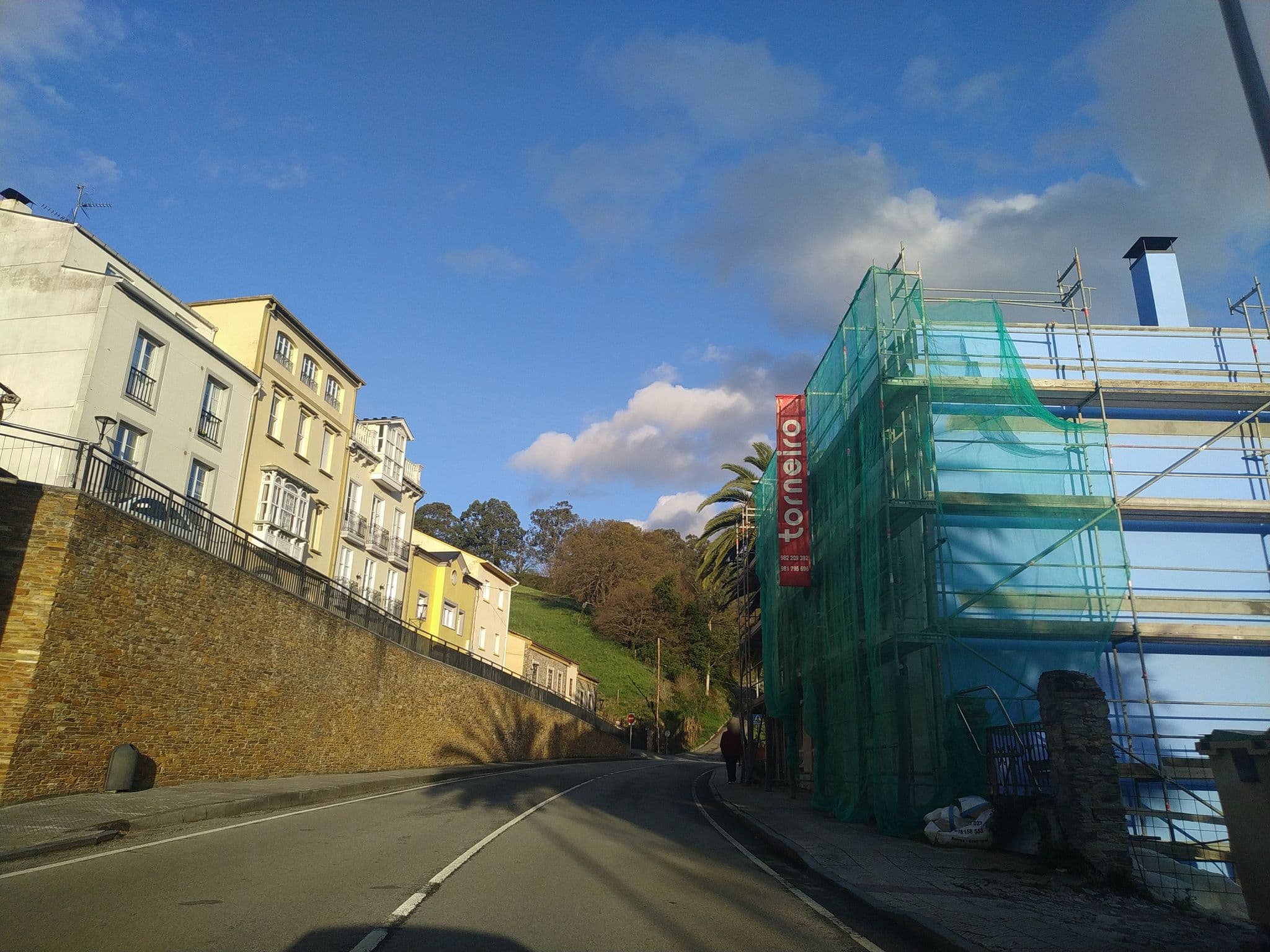Street view near Apartamentos Boutique Casa Cigarrán, Vegadeo — © edrux (CC BY-SA · Mapillary)