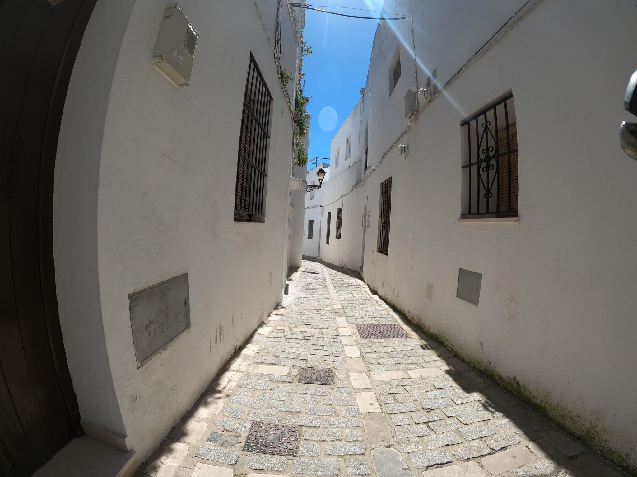 Street view near Manzanilla | Hospedería Boutique by La Juderia De Vejer, Vejer de la Frontera — © Langfahrer (CC BY-SA · Mapillary)