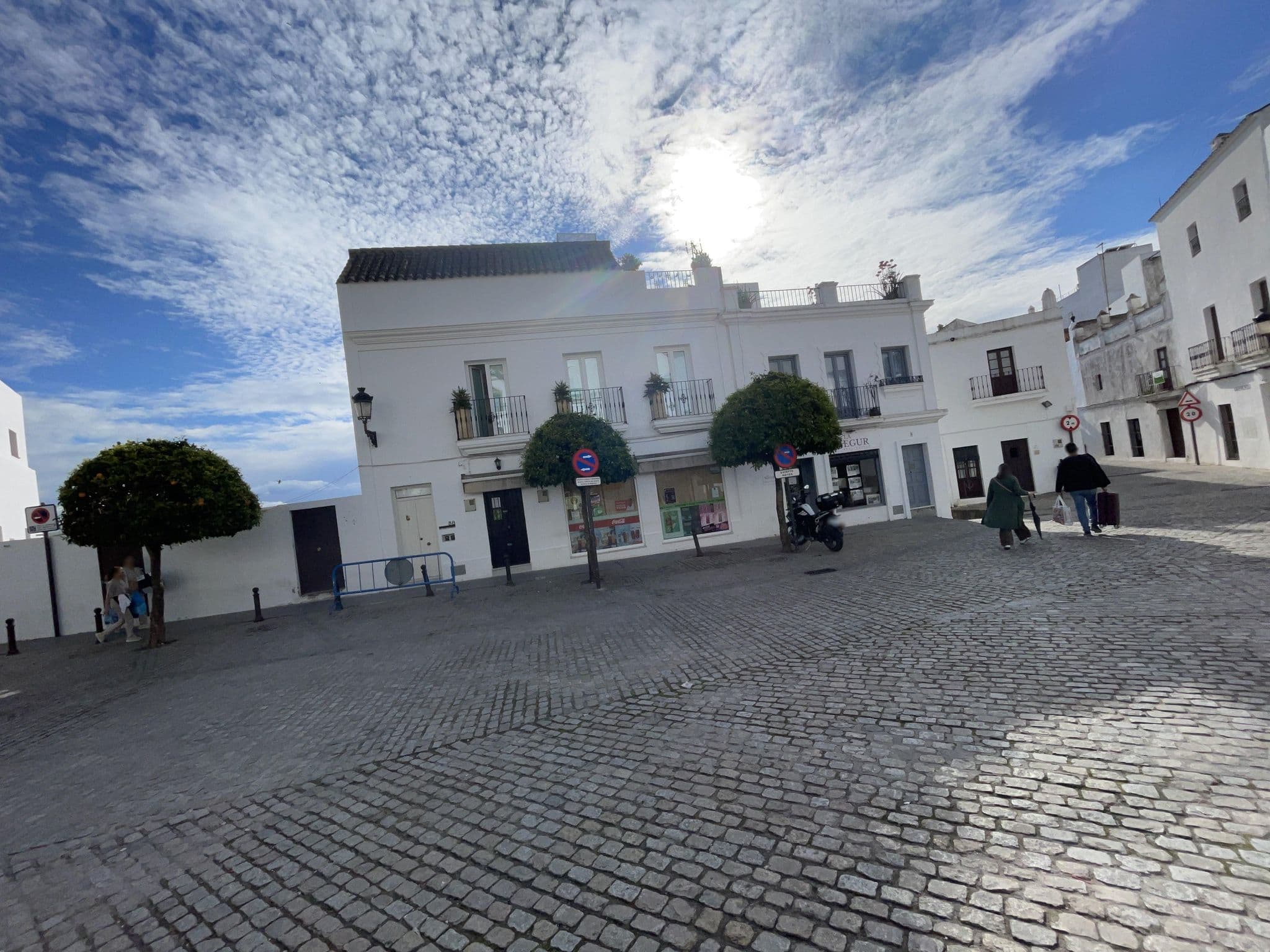Street view near Plaza 18 Vejer Hotel Boutique, Vejer de la Frontera — © seraq (CC BY-SA · Mapillary)