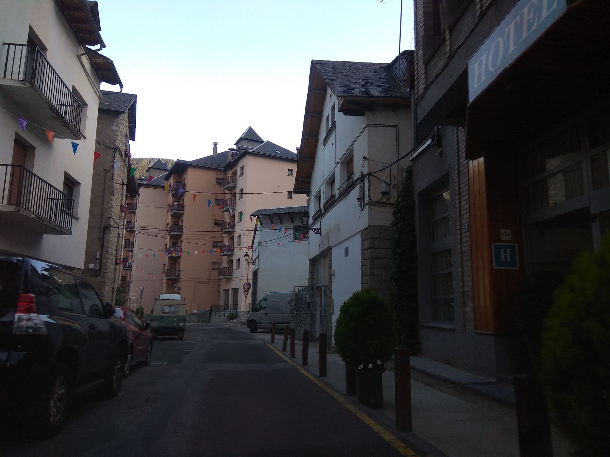 Street view near HOTEL LA BONAIGUA, Vielha