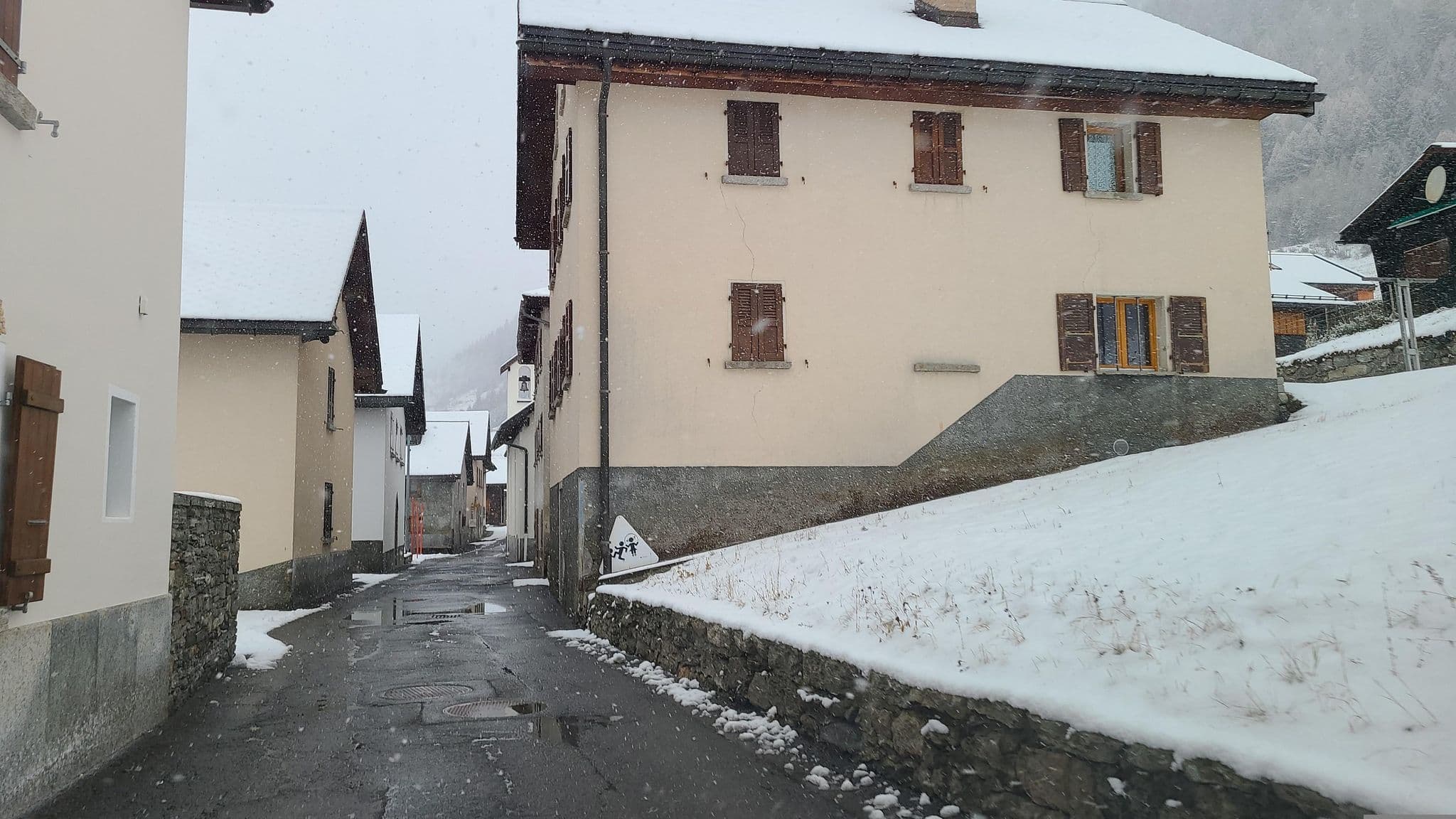Street view near Locanda Orelli, Airolo — © chrisbeddow (CC BY-SA · Mapillary)