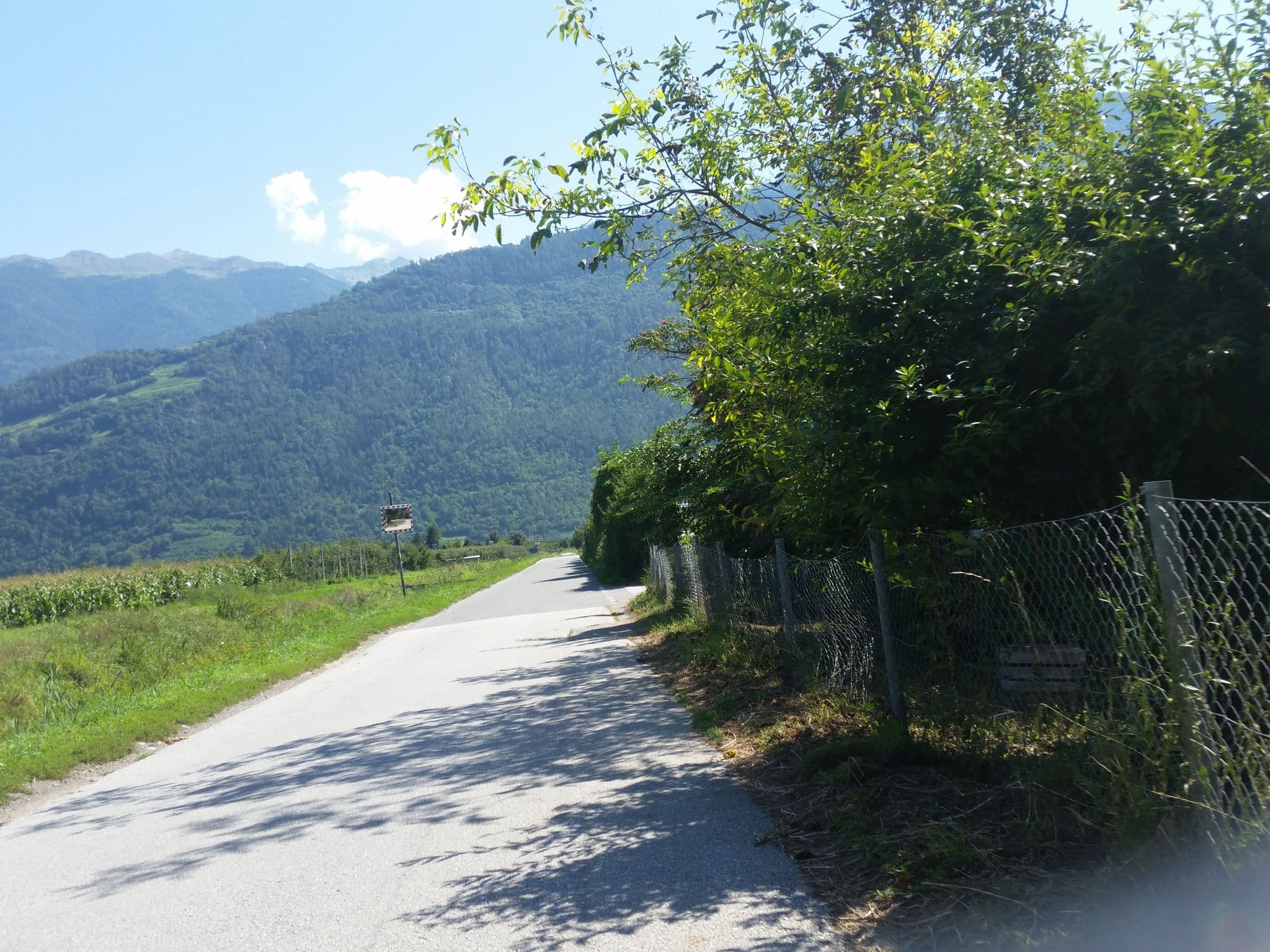 Street view near Gîte des Vergers, Vétroz — © keigan (CC BY-SA · Mapillary)