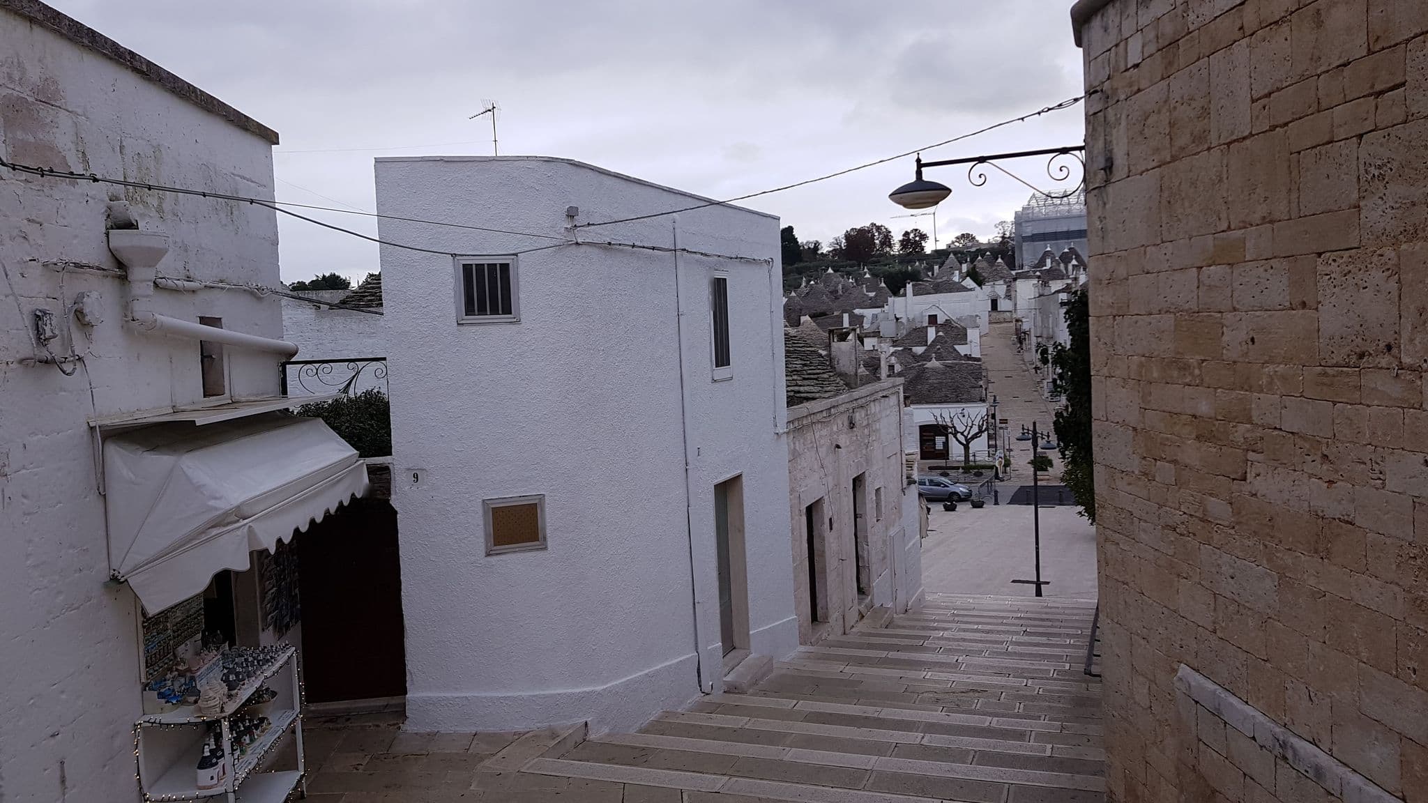 Street view near Trulli Diffusi nel centro storico di Alberobello de “ La Corte dell' Astore”, Alberobello — © ale_zena_it (CC BY-SA · Mapillary)
