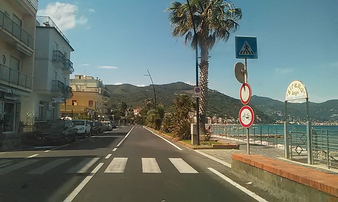 Street view near Hotel Aquilia, Laigueglia — © mikki65 (CC BY-SA · Mapillary)