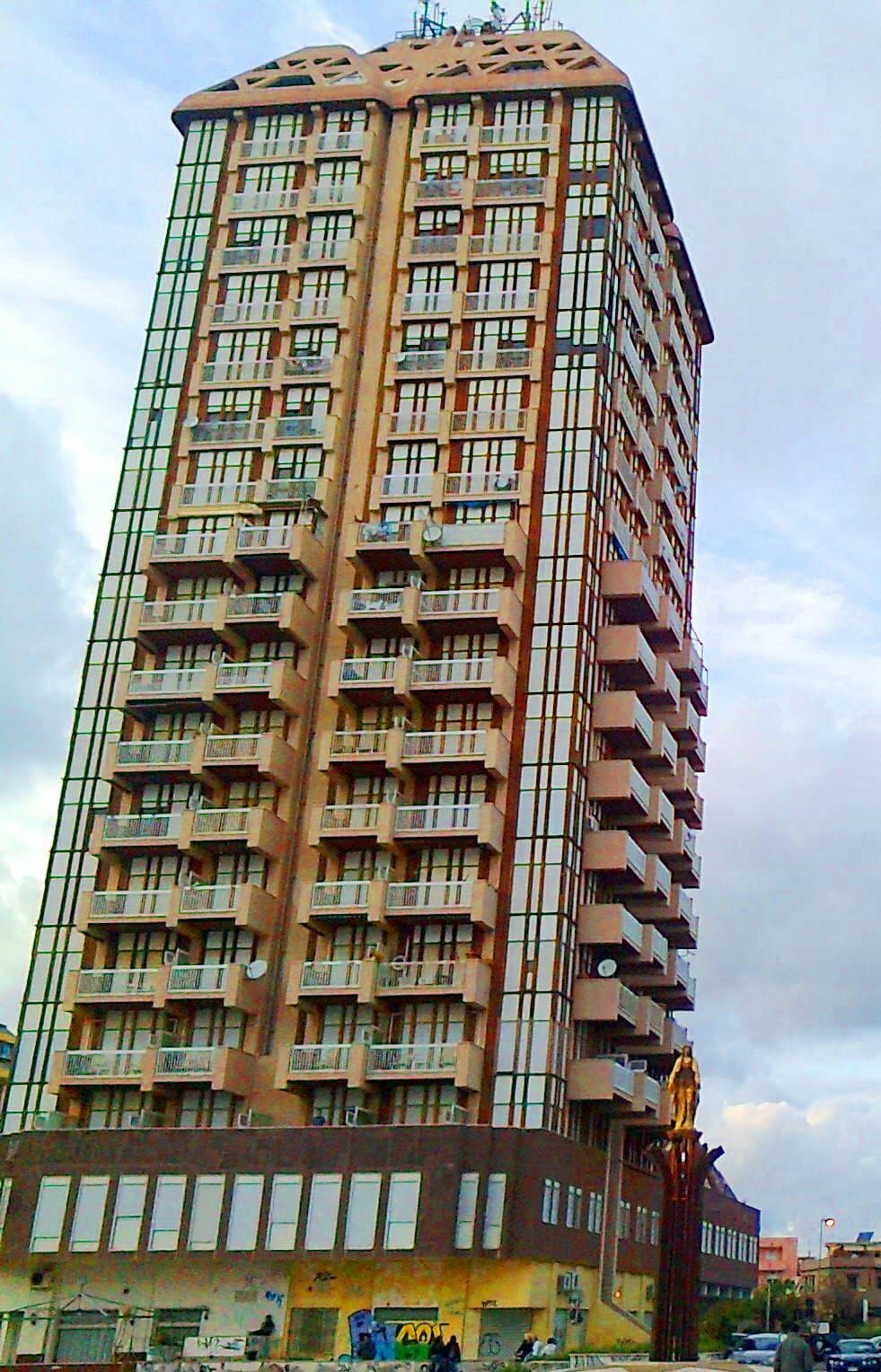 Hotel Scacciapensieri (via Wikimedia Commons, CC BY-SA 4.0)