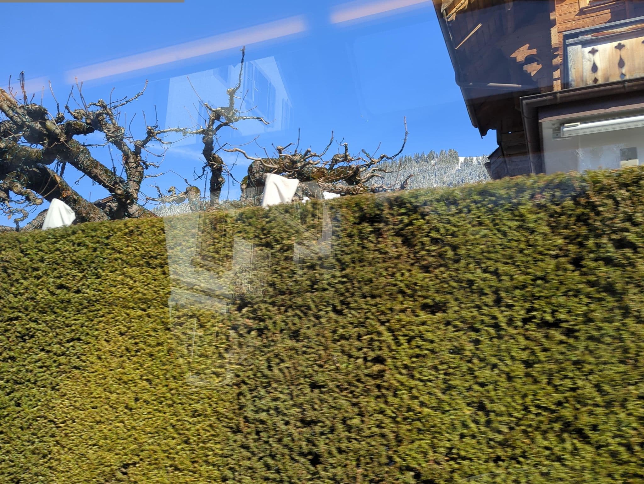 Street view near Valrose, Saanen — © oeschinen (CC BY-SA · Mapillary)