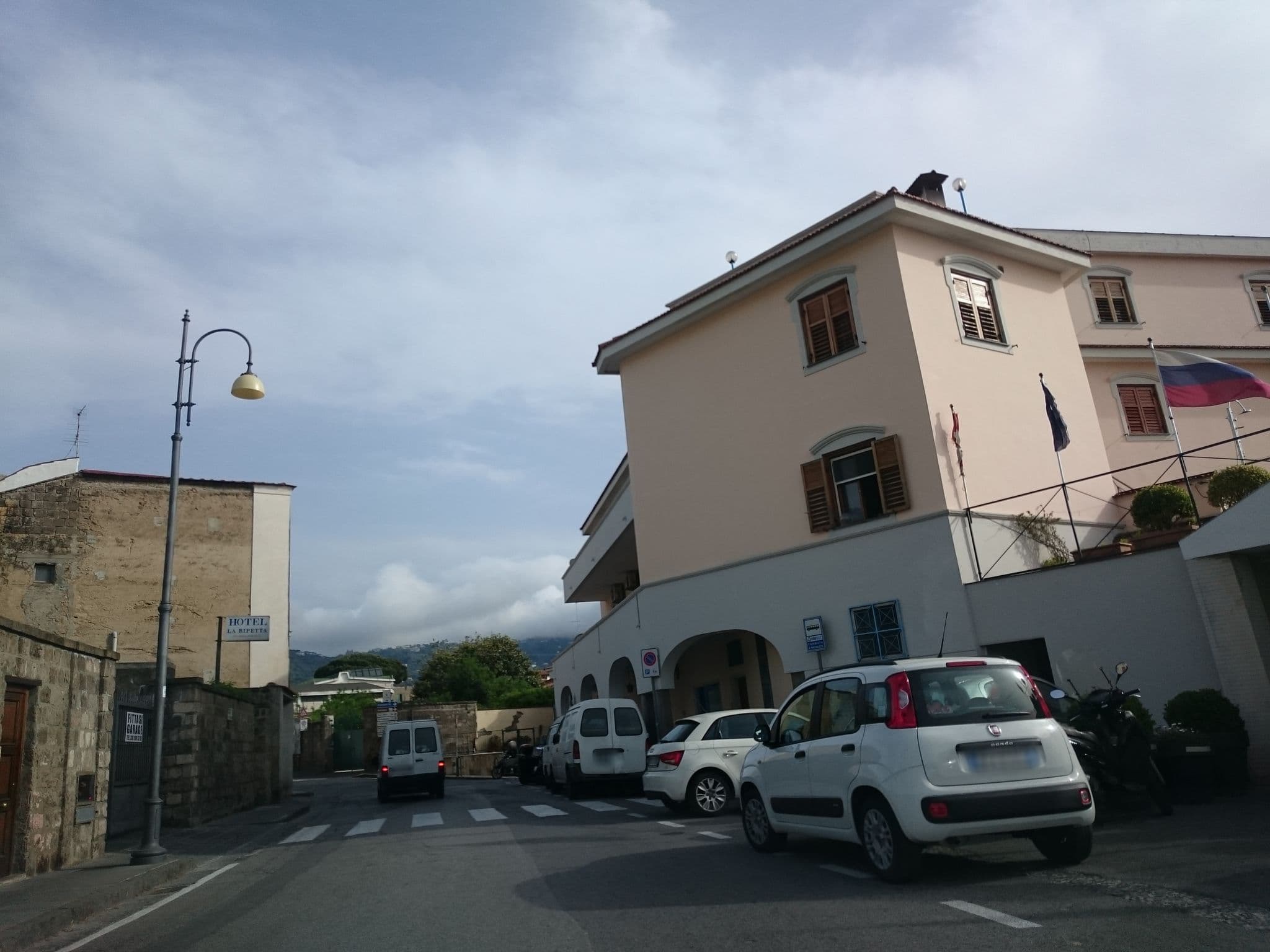 Street view near HR Hotel & Spa, Meta — © dhuyp (CC BY-SA · Mapillary)