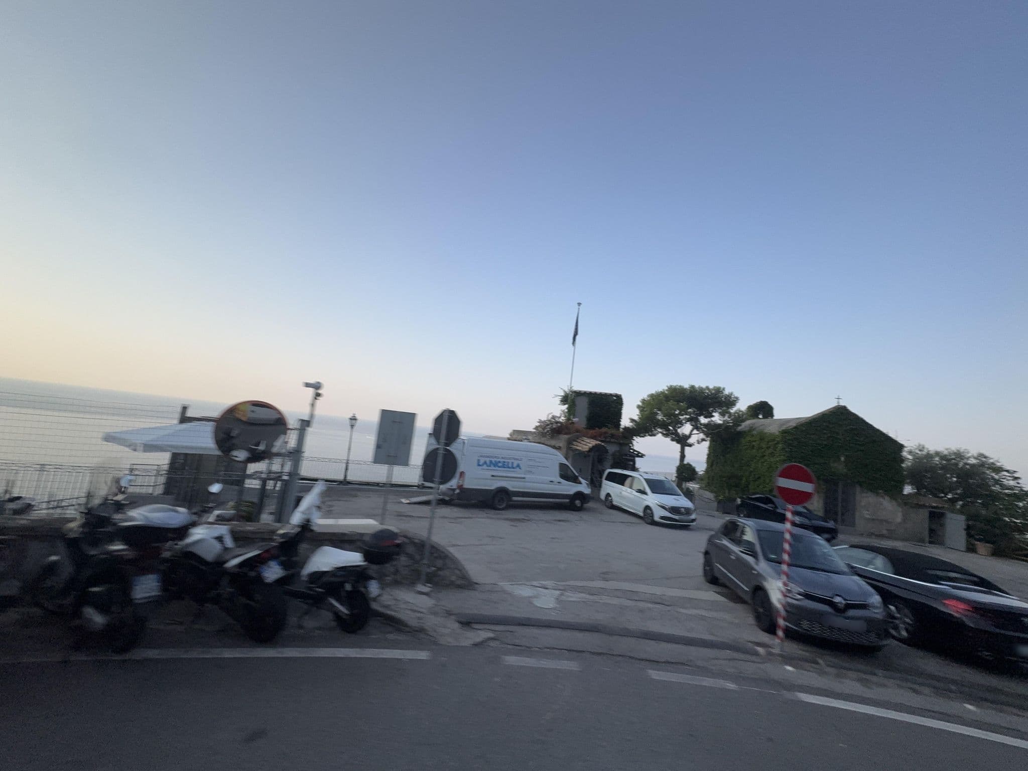 Street view near Il San Pietro di Positano, Positano — © mapconcierge (CC BY-SA · Mapillary)