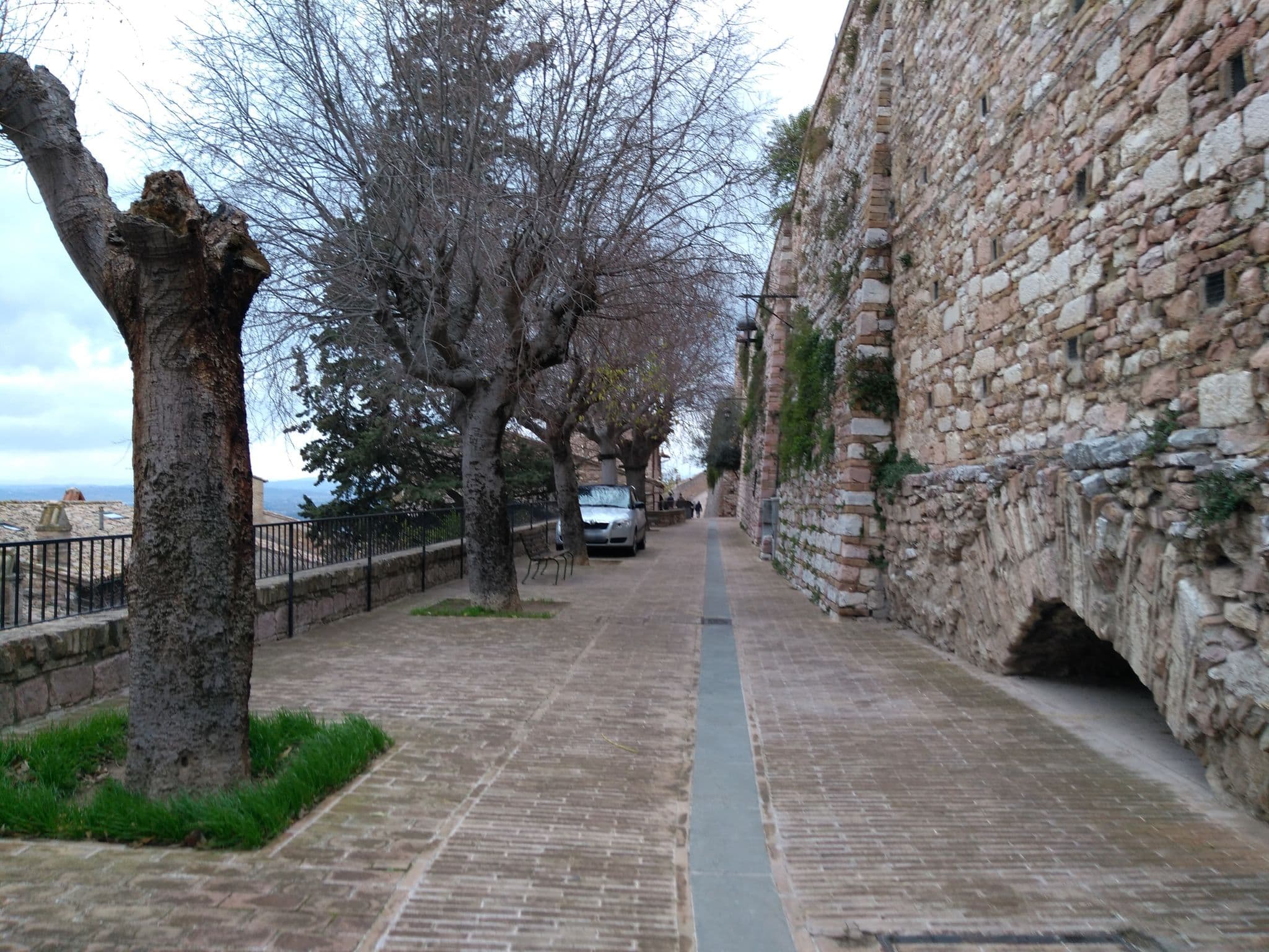 Street view near Fontebella Palace Hotel Assisi, Assisi — © mircozorzo (CC BY-SA · Mapillary)