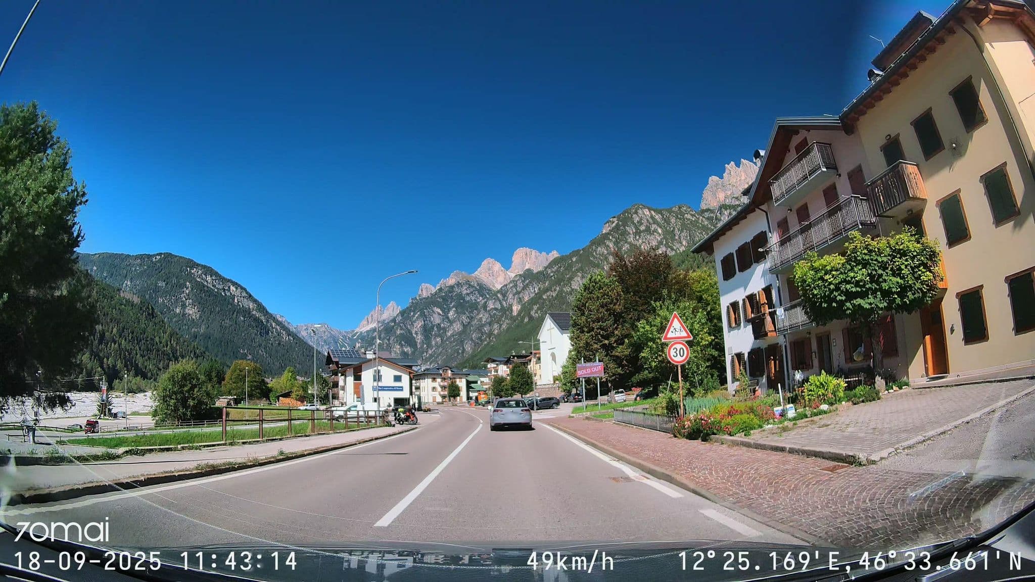 Street view near Meublè Blue House, Auronzo — © doriel (CC BY-SA · Mapillary)