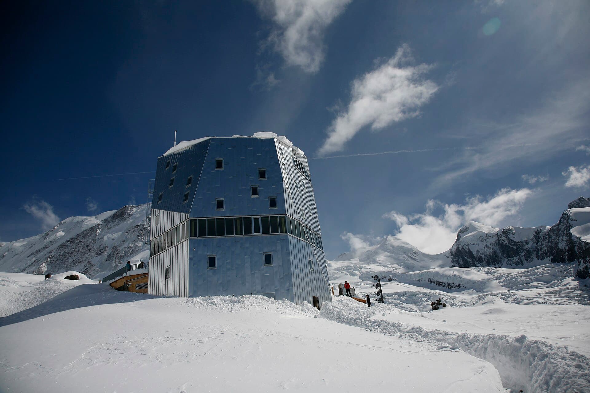 Monte Rosa Hütte (via Wikimedia Commons, CC BY-SA 3.0)
