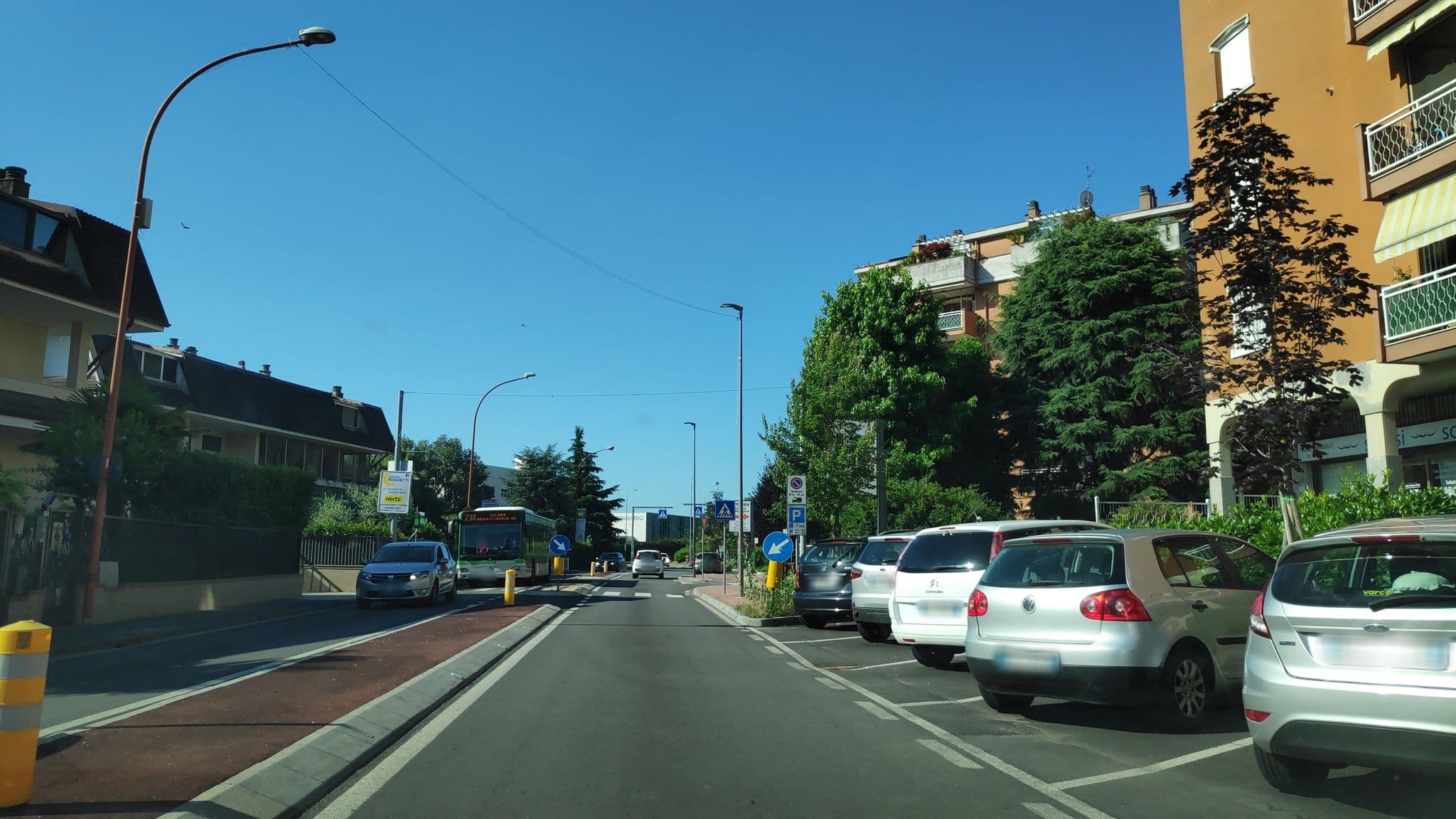 Street view near La Rosa Bianca, Rozzano — © marcuscalabresus (CC BY-SA · Mapillary)