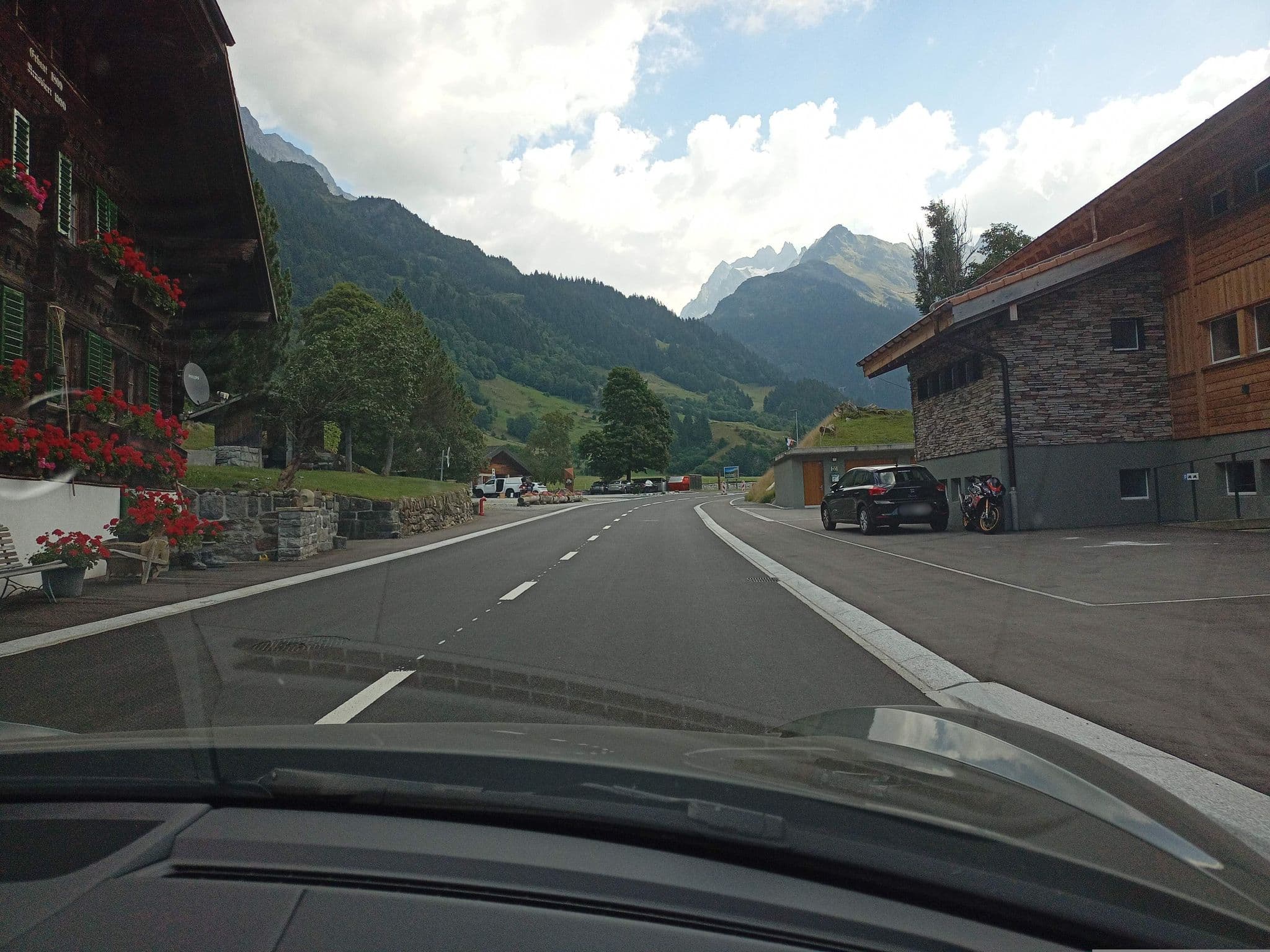 Street view near Gadmer Lodge, Engelberg — © xdTAGCLAN (CC BY-SA · Mapillary)