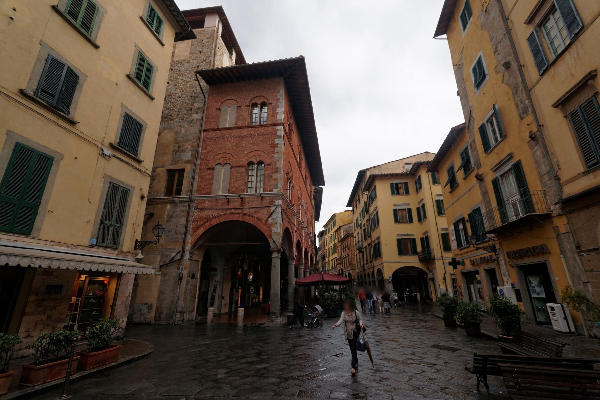 Street view near Due Borghi Guest House, Pisa