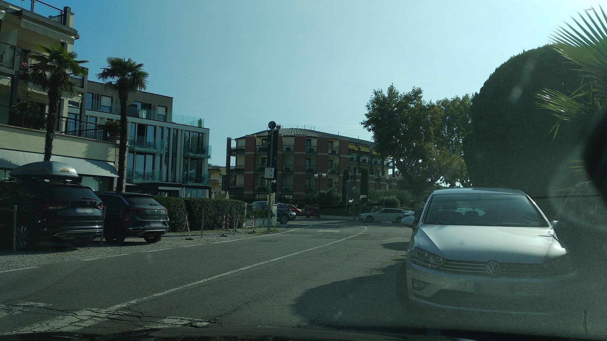 Street view near Hotel Kriss Internazionale, Bardolino — © steinm (CC BY-SA · Mapillary)